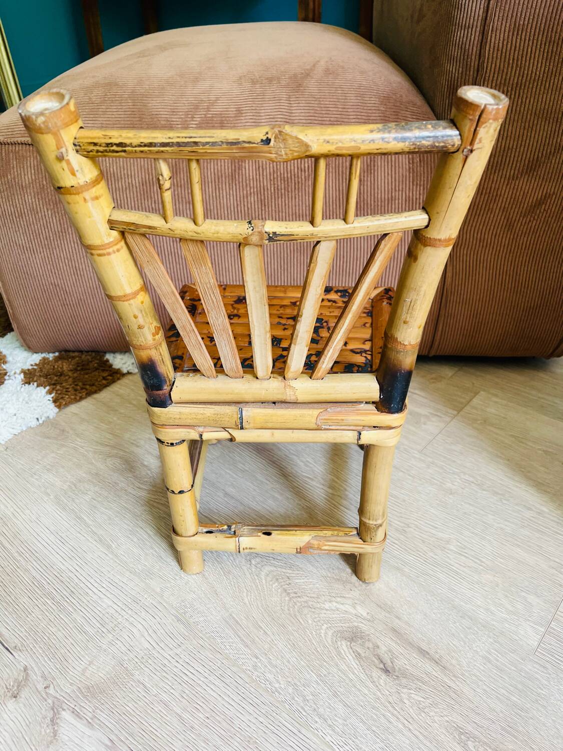 Petite chaise en bambou flammé