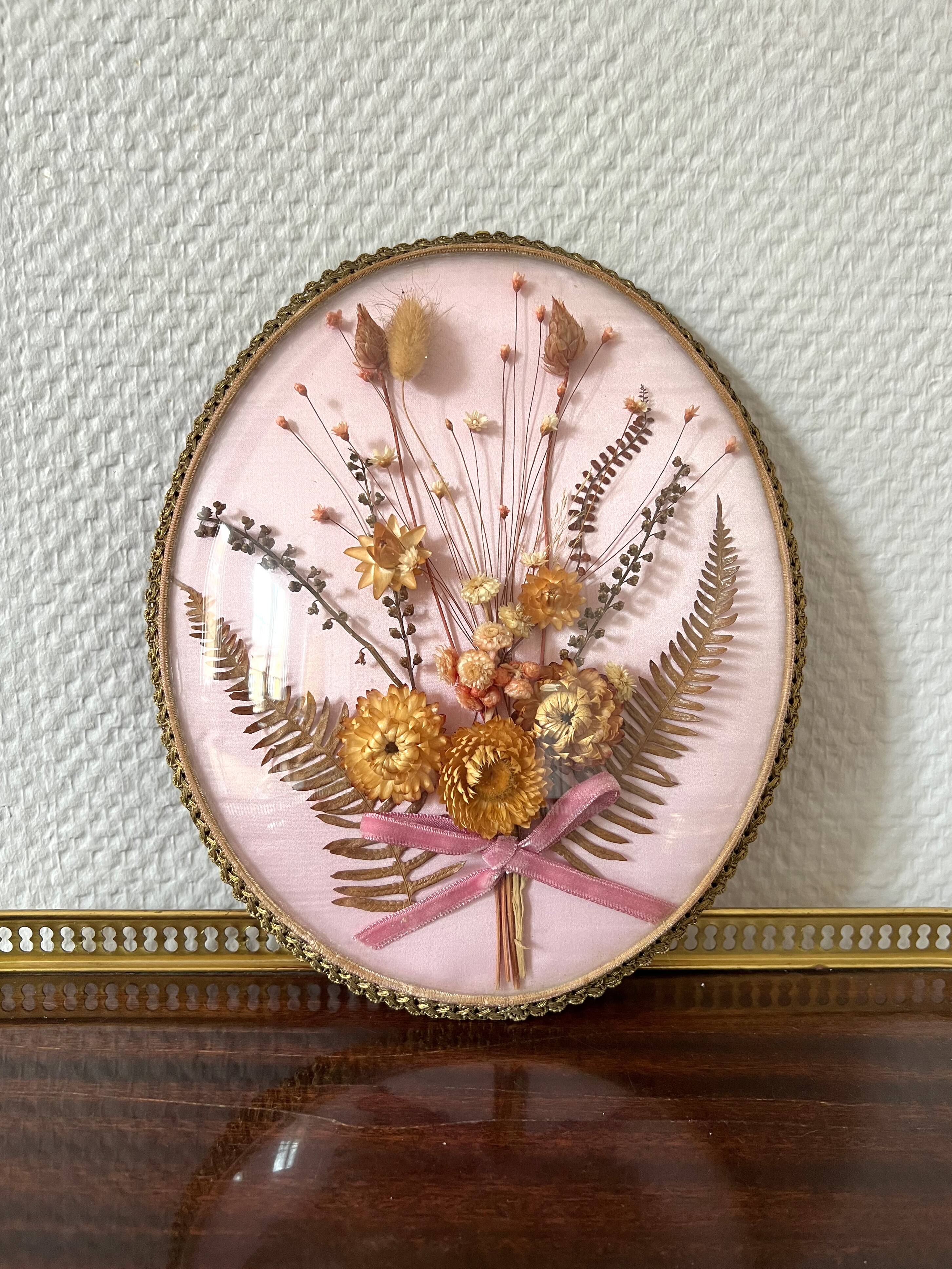 Cadre vintage fleurs séchées verre bombé bouquet éternel
