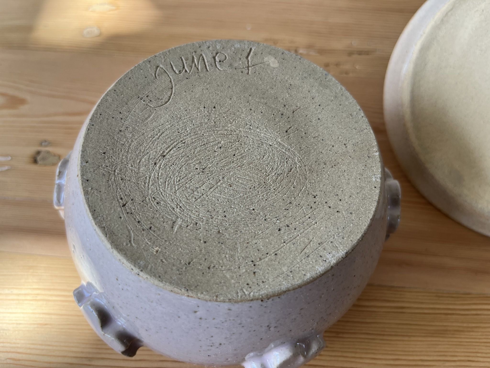 Tasse, sous-tasse et sucrier en céramique