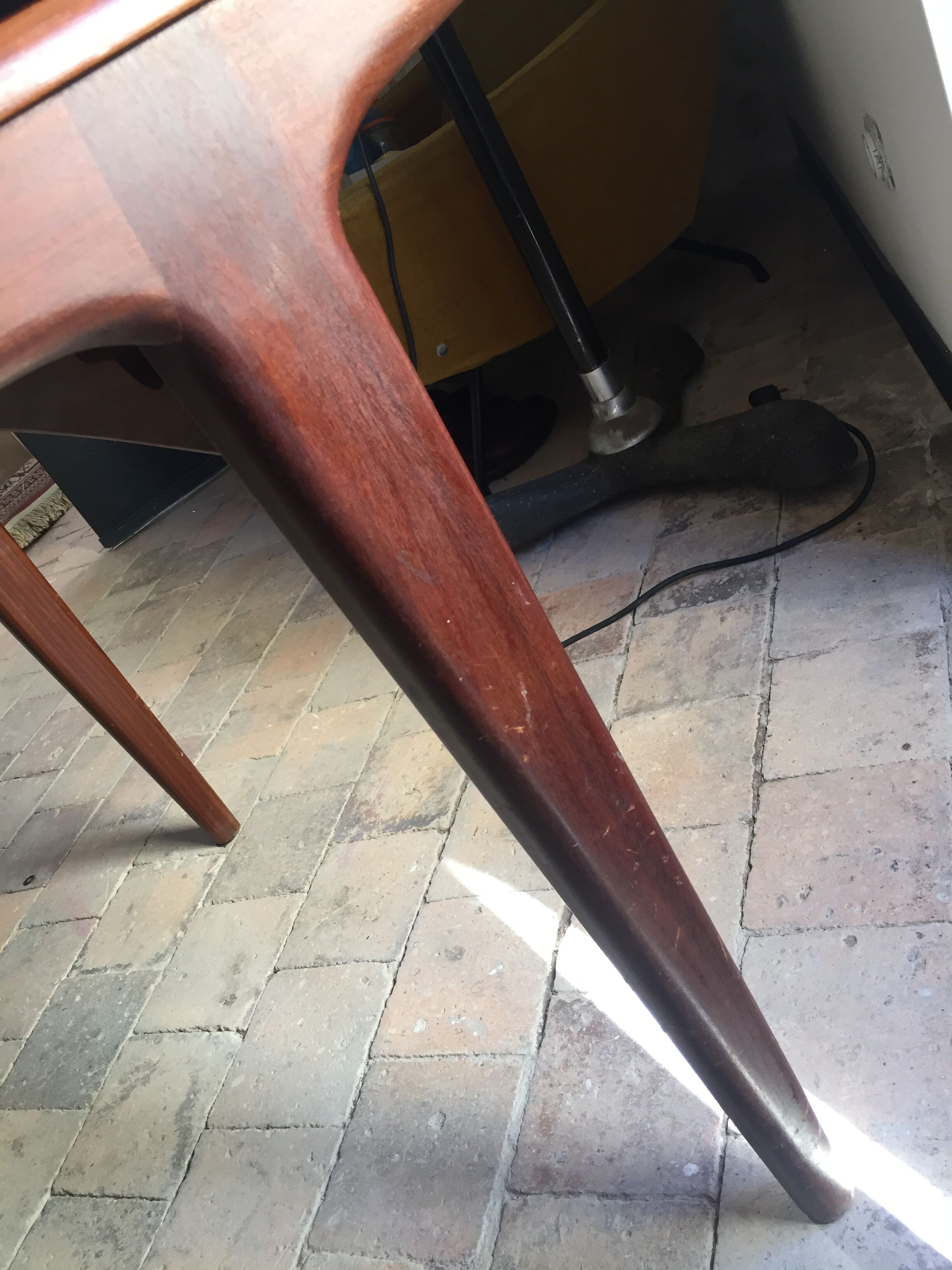 Table scandinave en teck