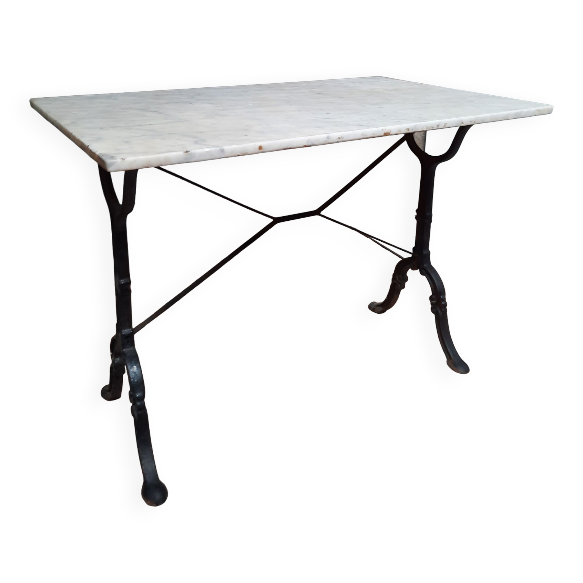 Bistro table in white marble