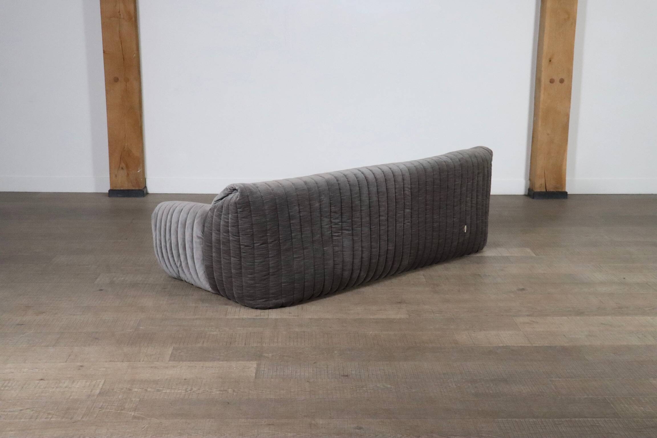 Canapé trois places original Cinna Sandra en velours par Annie Hieronimus, France années 1970