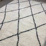 White wool carpet with diamonds 197x295cm