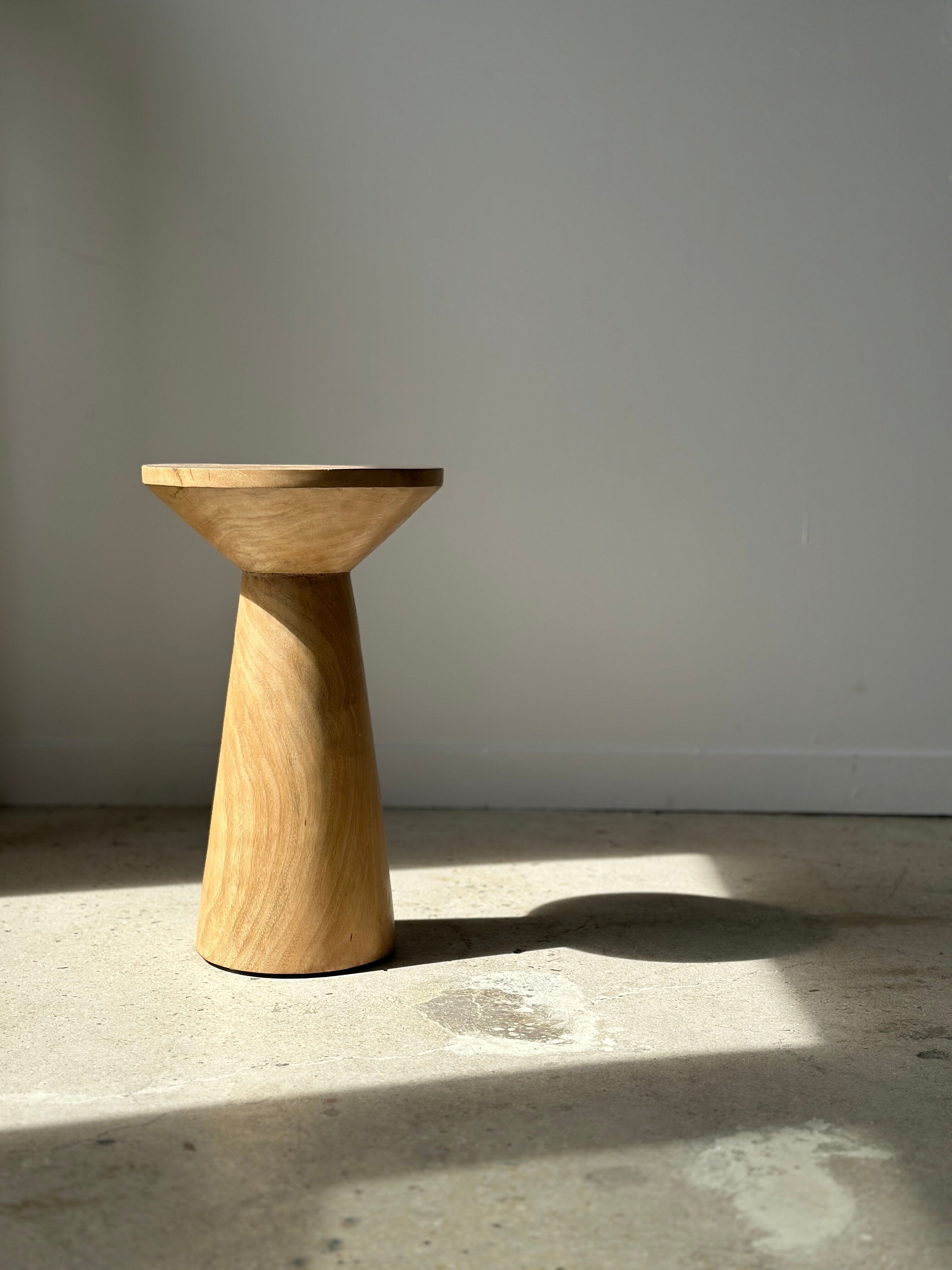 Side table, end of sofa in natural mango monoxyl conical tray H:50cm