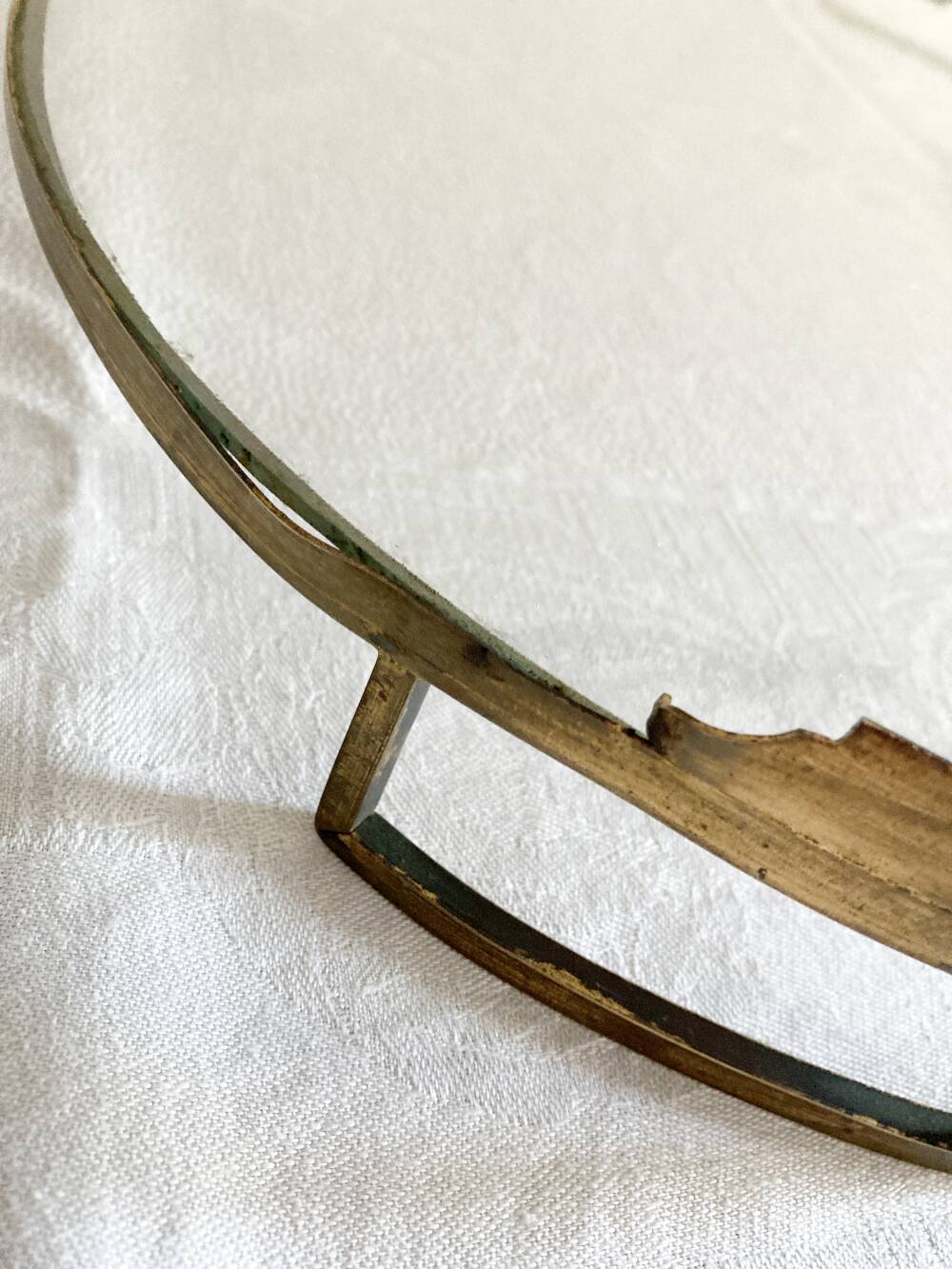Oval serving tray in glass and brass, late 19th - early 20th century