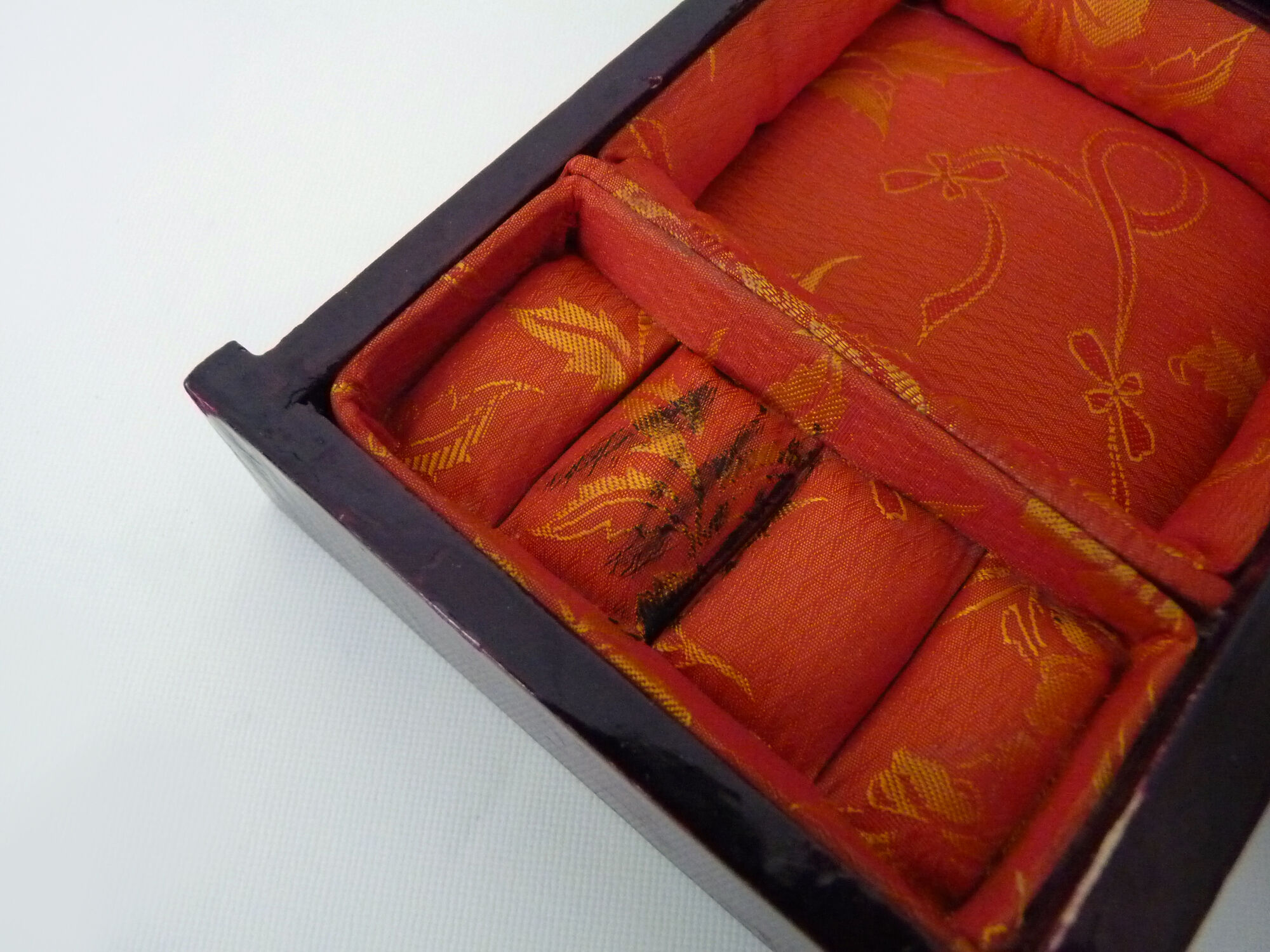Chinese jewelry box in lacquered wood, jade and brass ornaments. Year 50 60