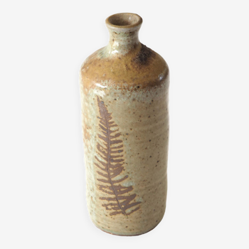 Leaf pattern stoneware bottle