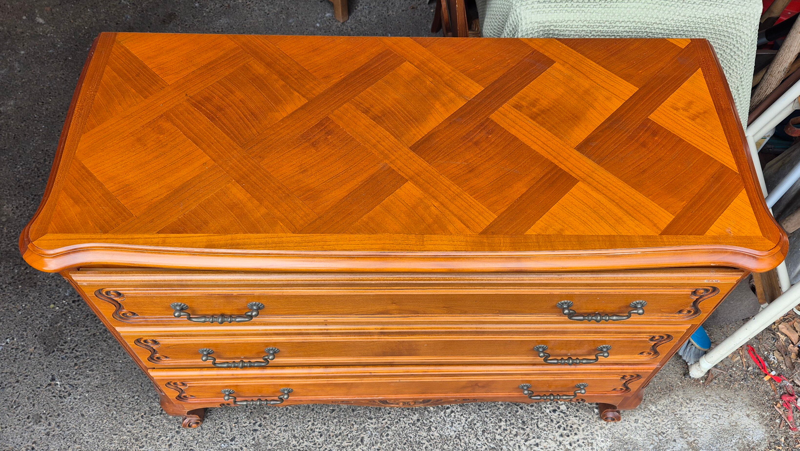 Chest of drawers with 3 drawers