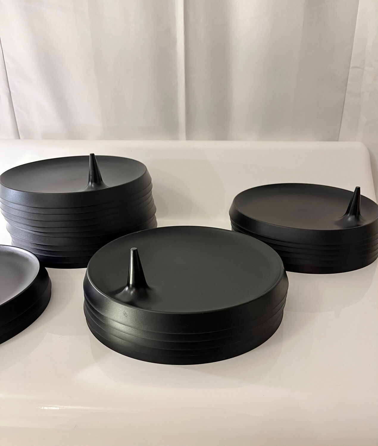 Philippe Starck for IPI - set of 20 plates - design - black