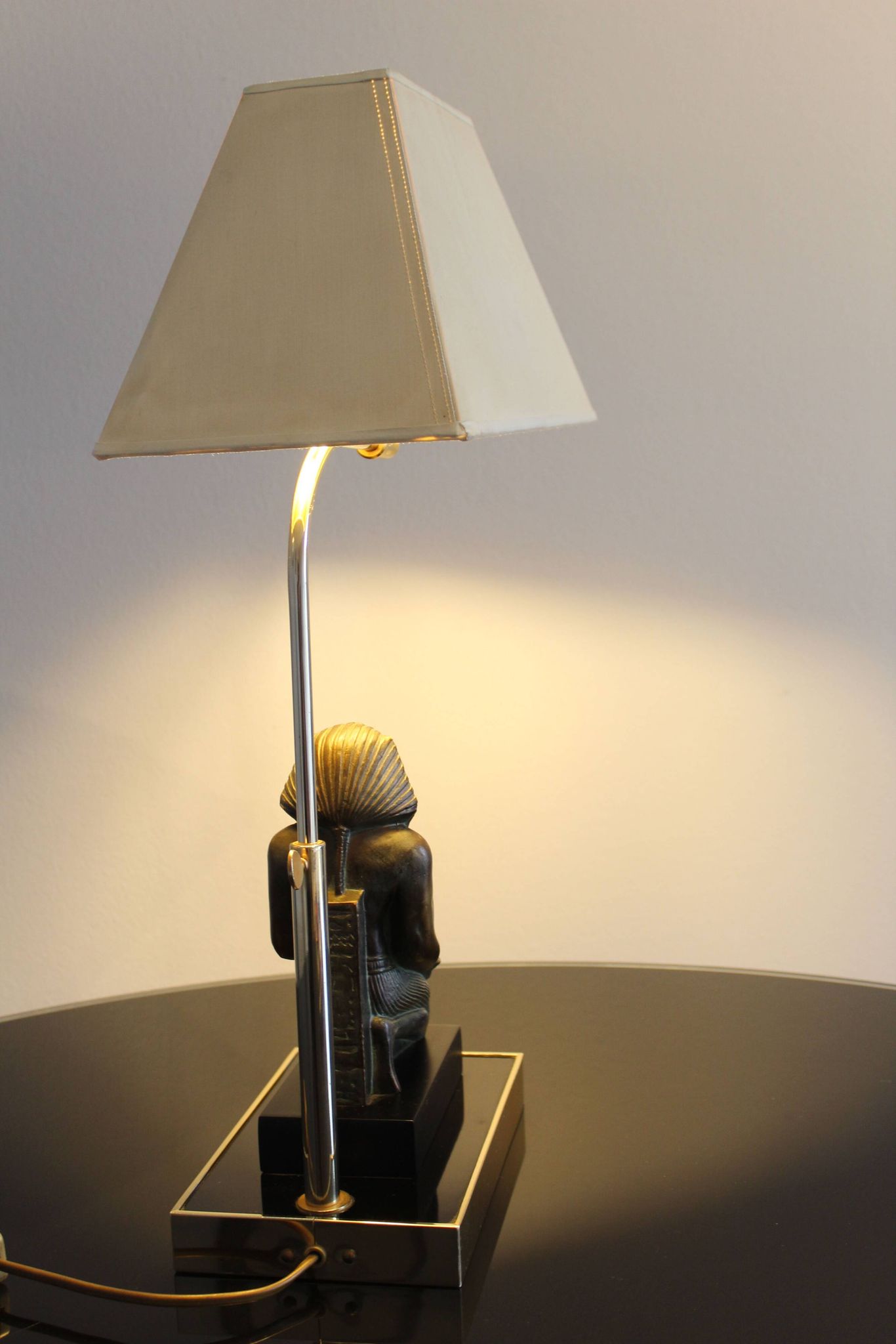 Lampe de table Hollywood Regency décor Pharaon, années 1070
