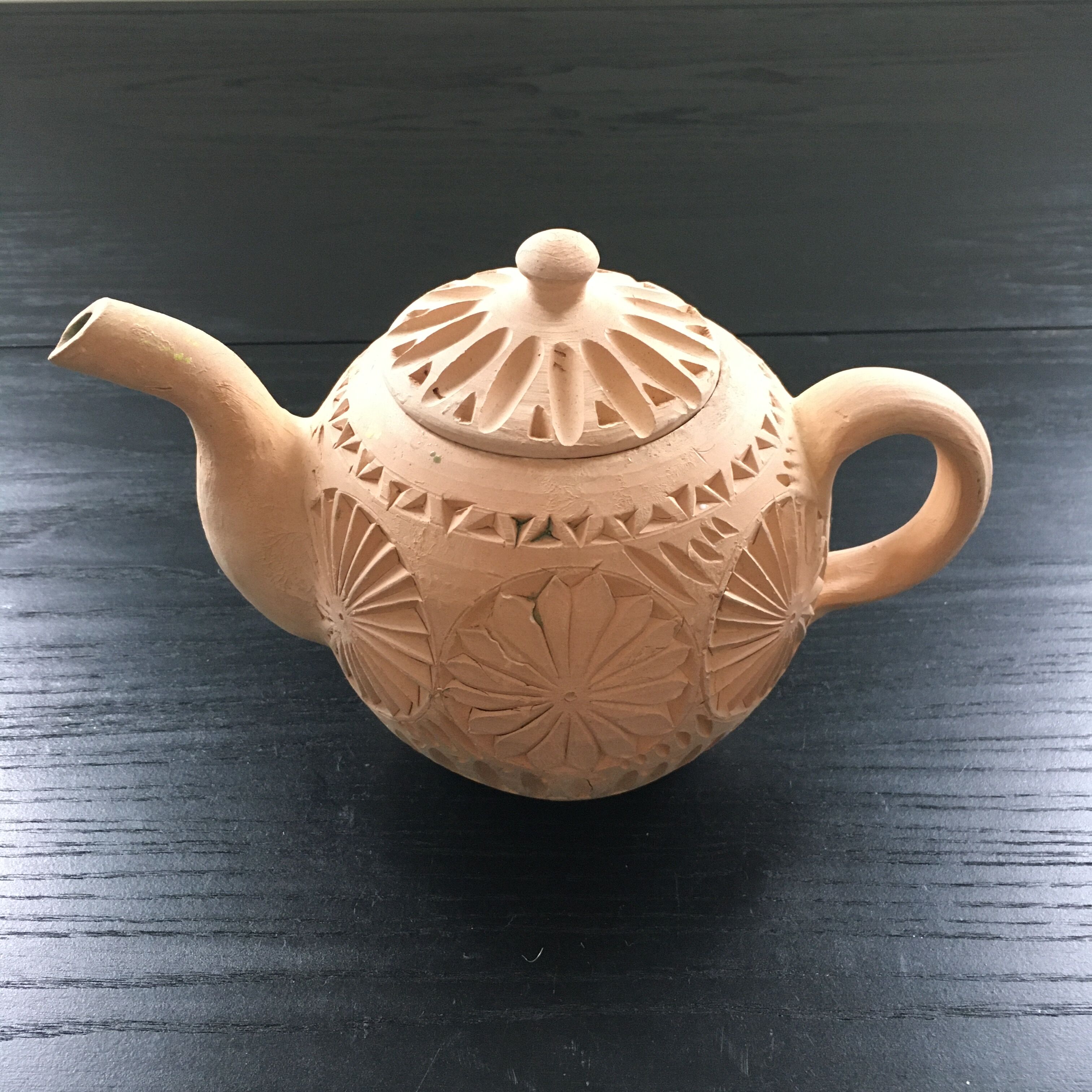 Ceramic teapot with glazed interior