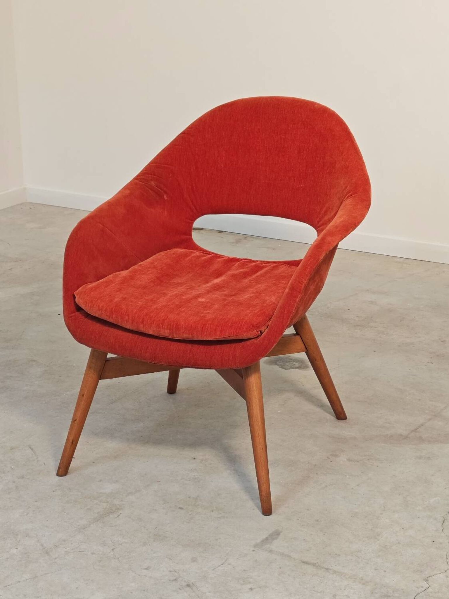 Fauteuil Shell restauré velours par Miroslav Navratil pour Vertex