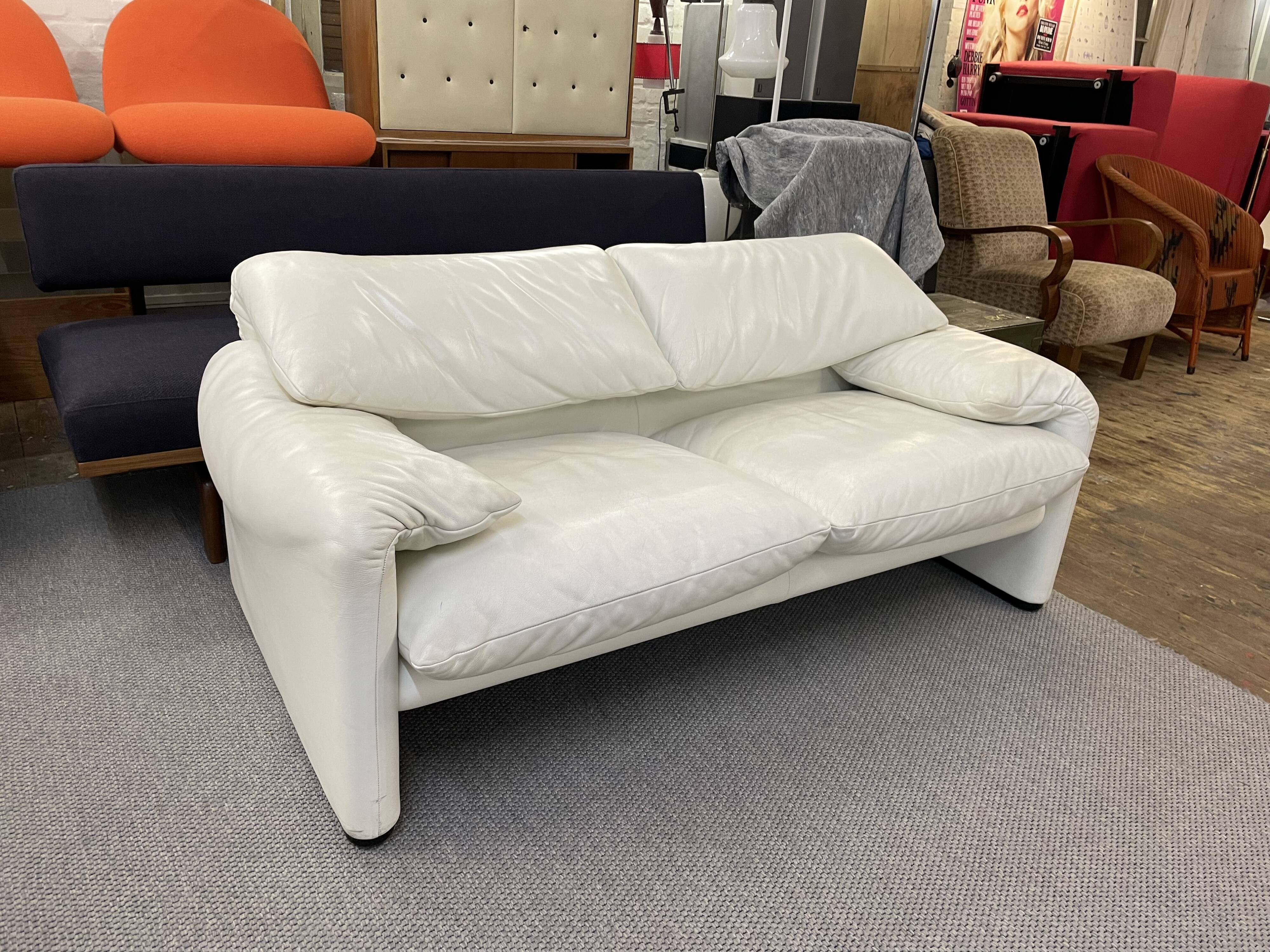 Maralunga 2-seater sofa in white leather by Vico Magistretti for Cassina