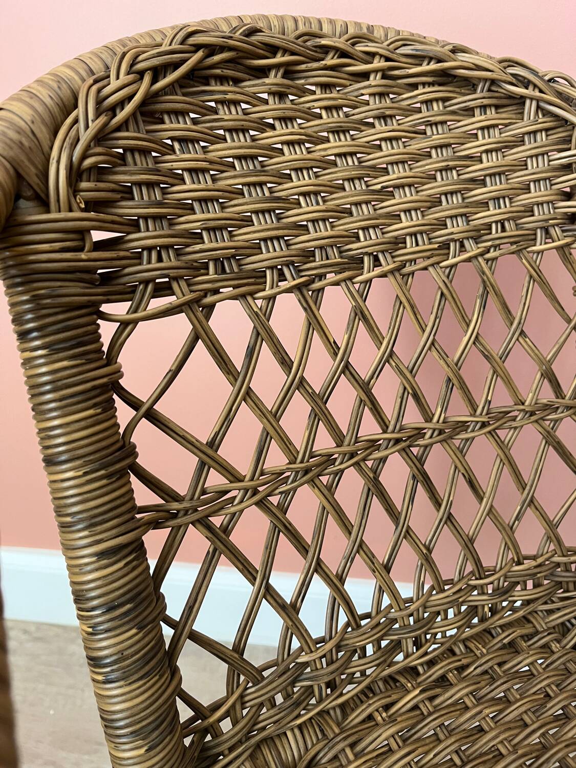 Small children's chair in beige scoubidou.