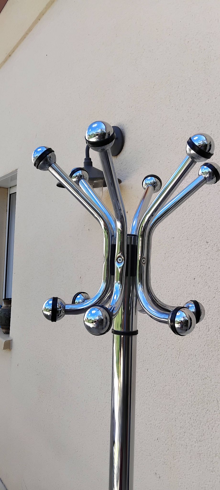 Vintage chrome coat rack parrot design from the 70s and 80s.
