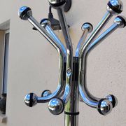 Vintage chrome coat rack parrot design from the 70s and 80s.