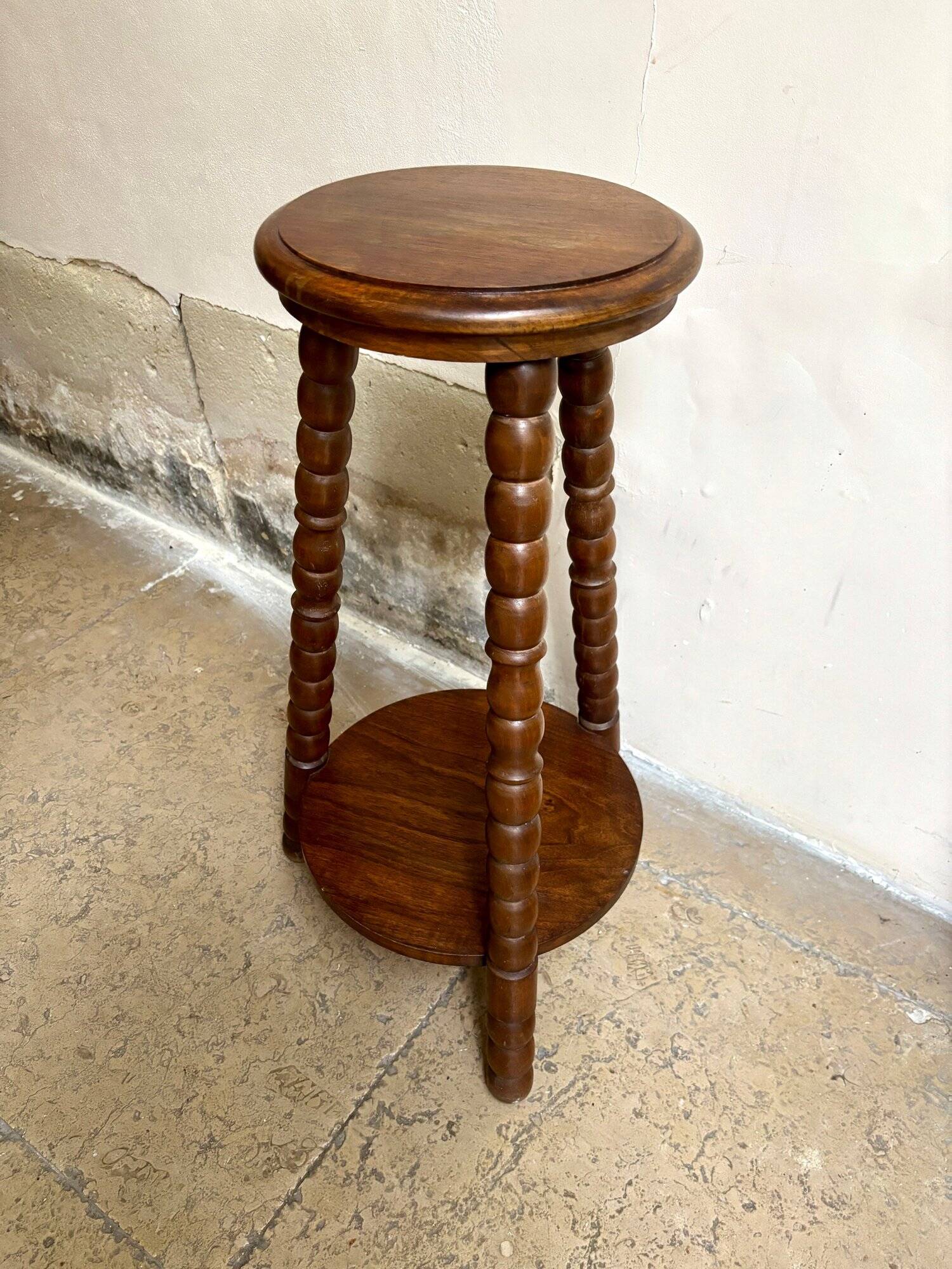 Sellette tripode en bois foncé