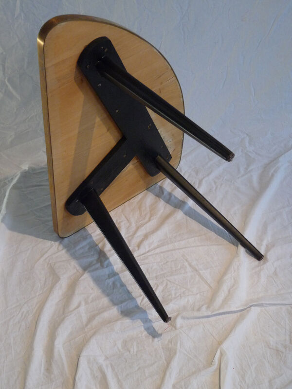 Table d'appoint tripode