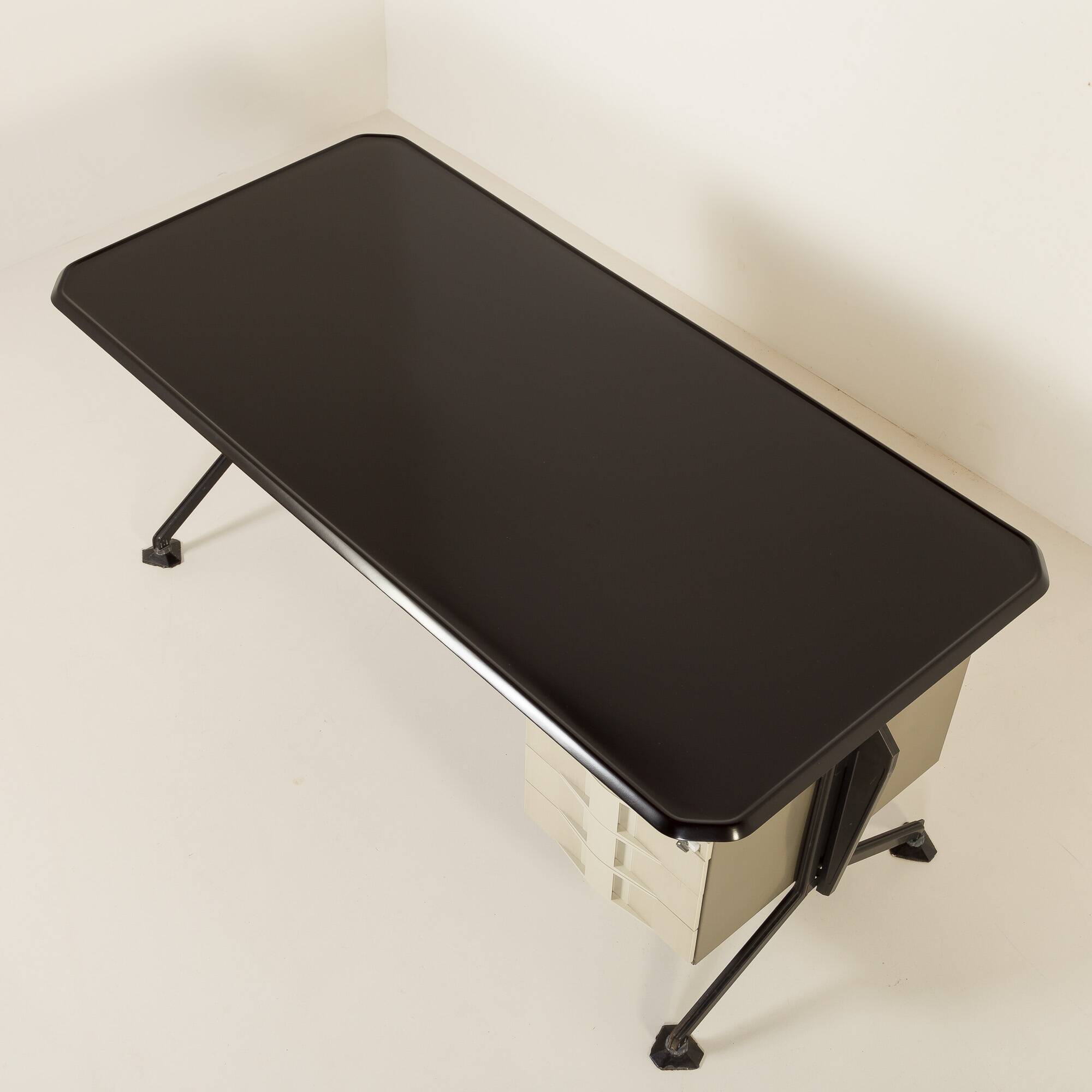 Bureau Olivetti XL des années 1970, Italie