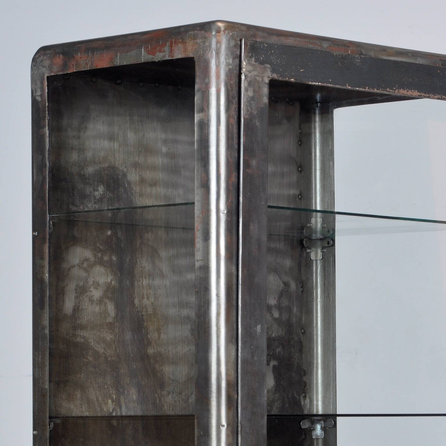 Armoire Médicale En Fer De L'Ukraine, 1970