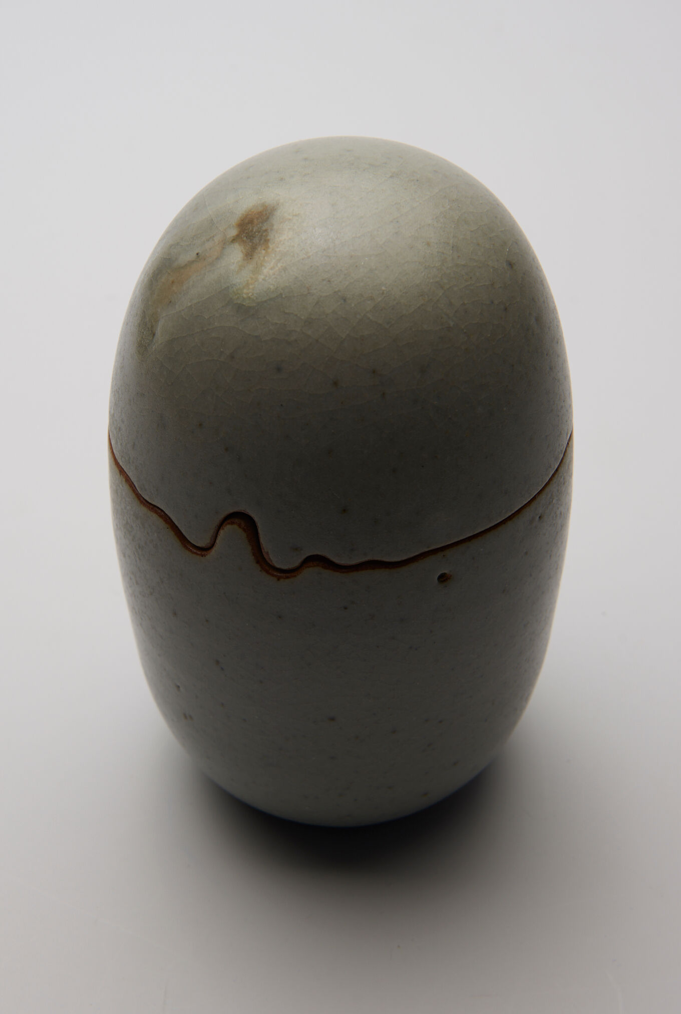 ovoid box in stoneware and cracked celadon varnish