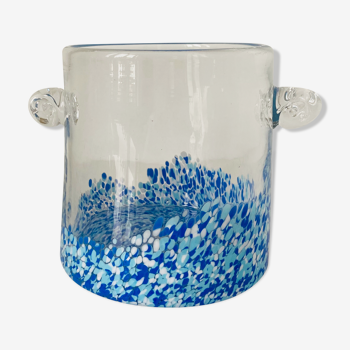 Vase cylindrique à anses en verre incolore éclaboussé de bleu et de blanc en partie basse