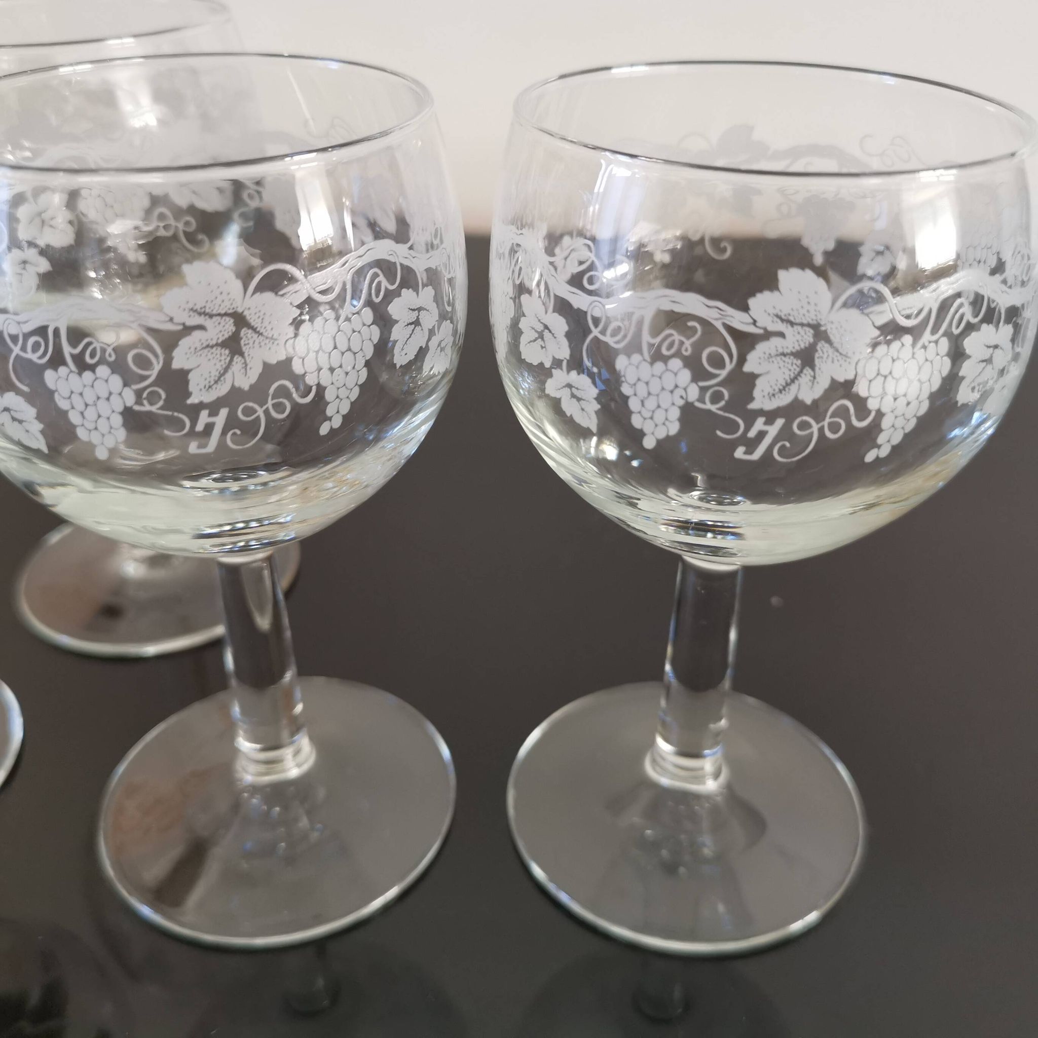 5 vintage “henri julien” red wine balloon glasses with luminarc grape blues decoration