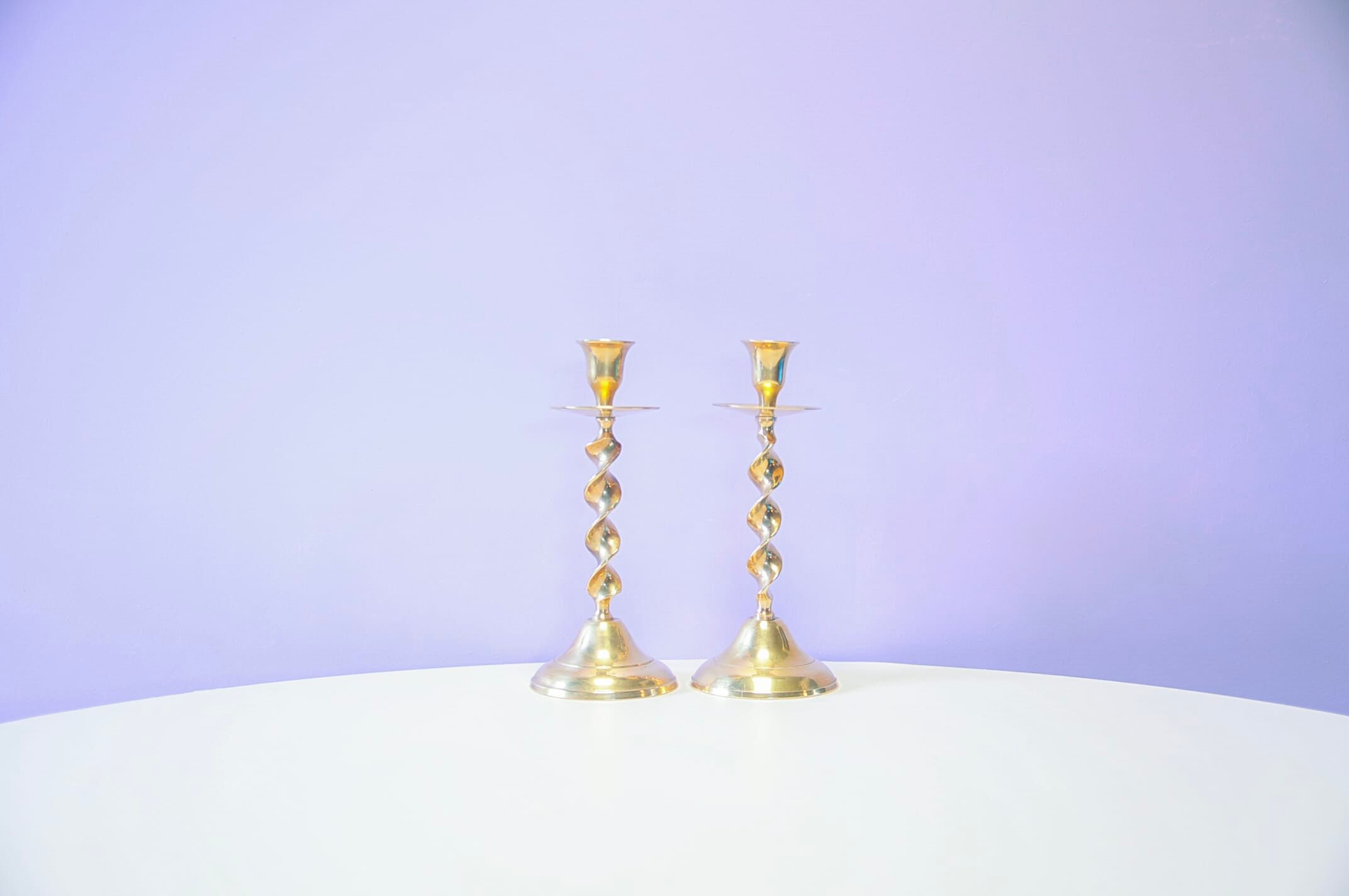 Ensemble de 2 candélabres en laiton torsadé