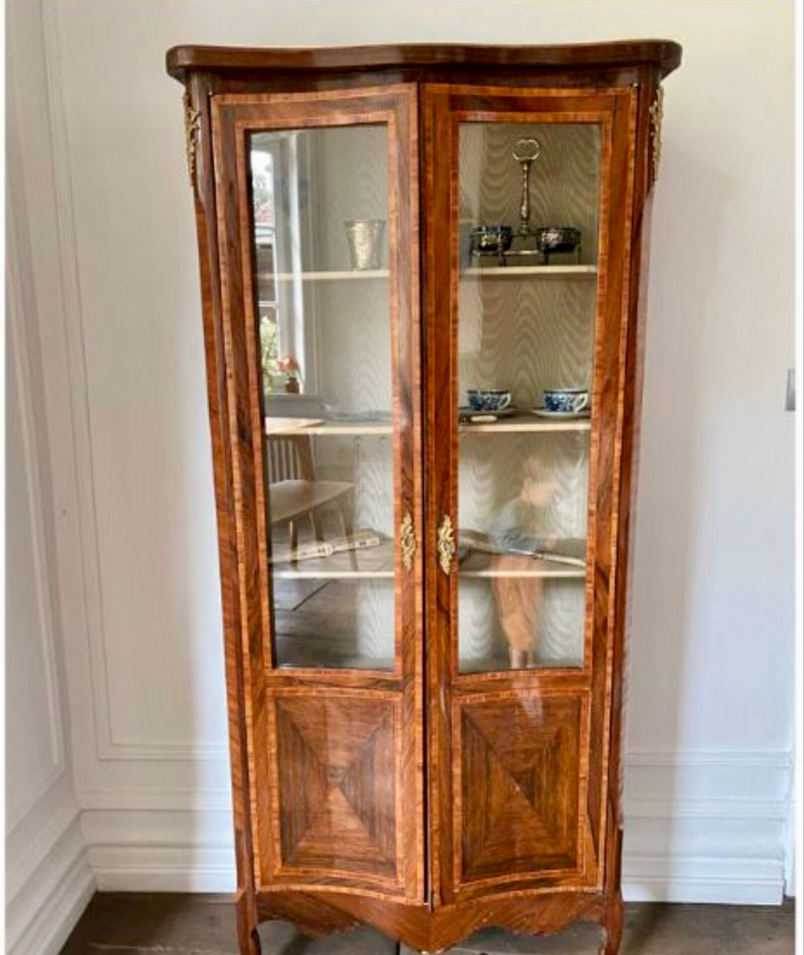 Napoleon III display cabinet in Louis XV style