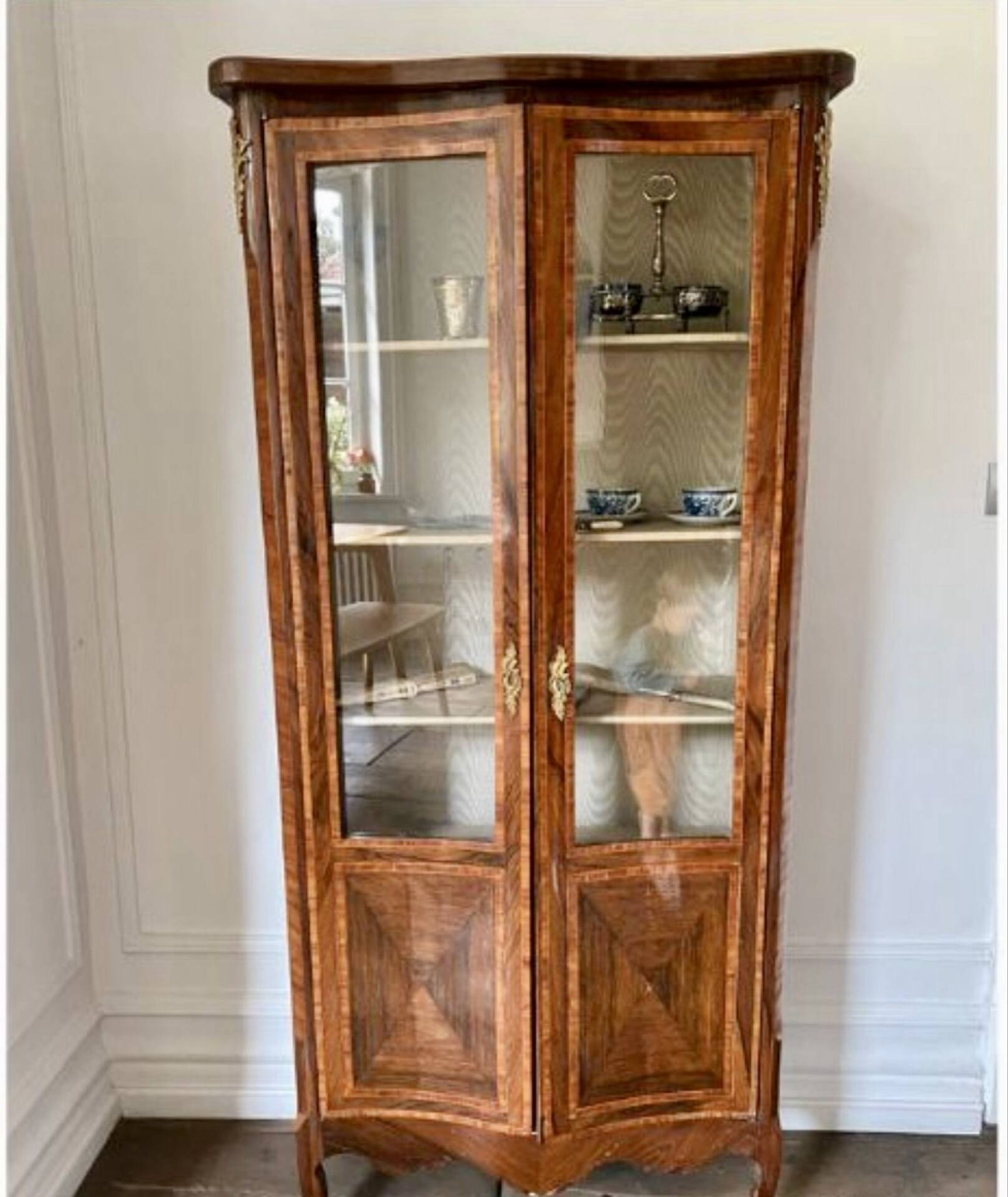 Napoleon III display cabinet in Louis XV style