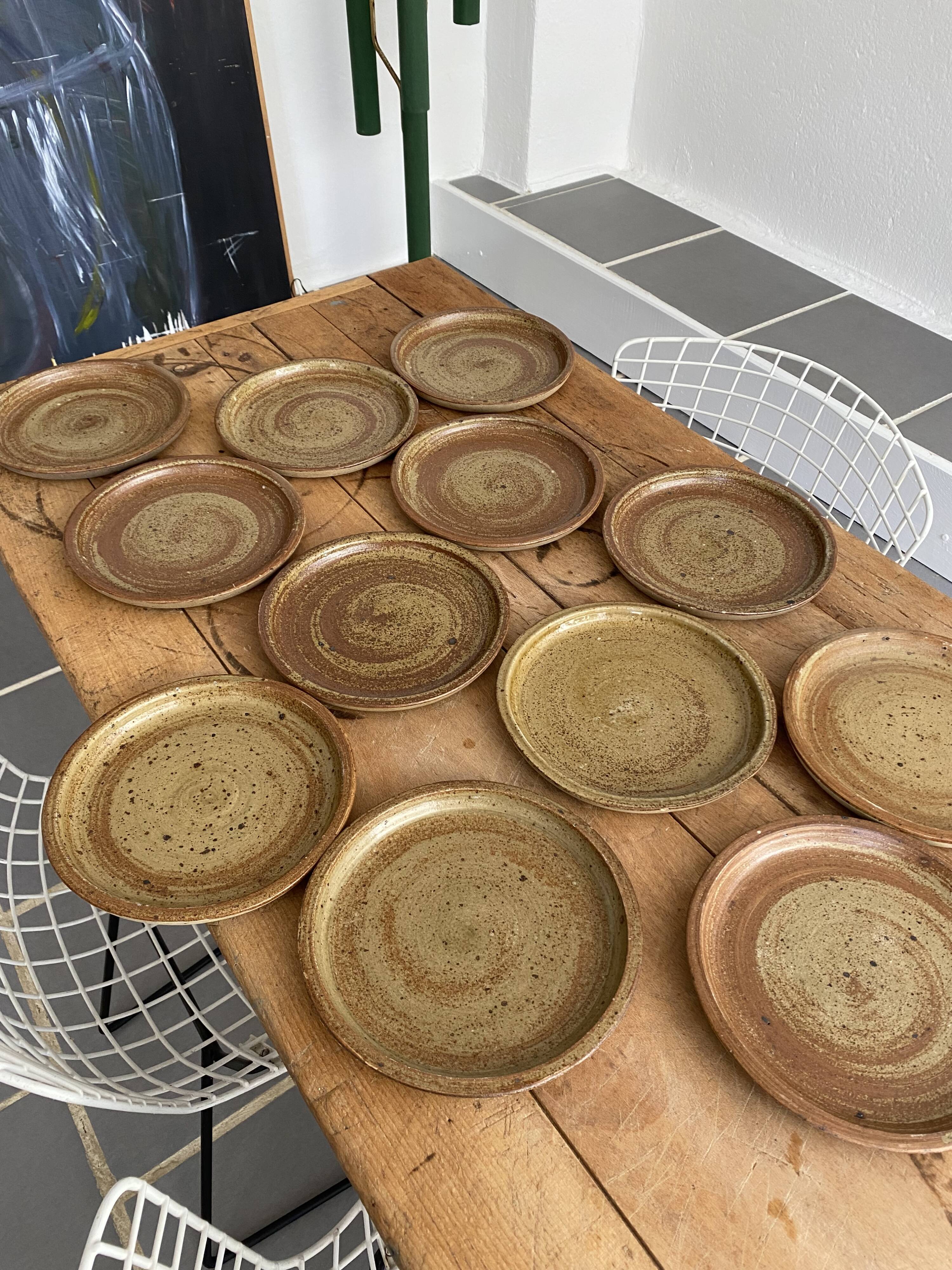 Service 12 assiettes en grès vintage
