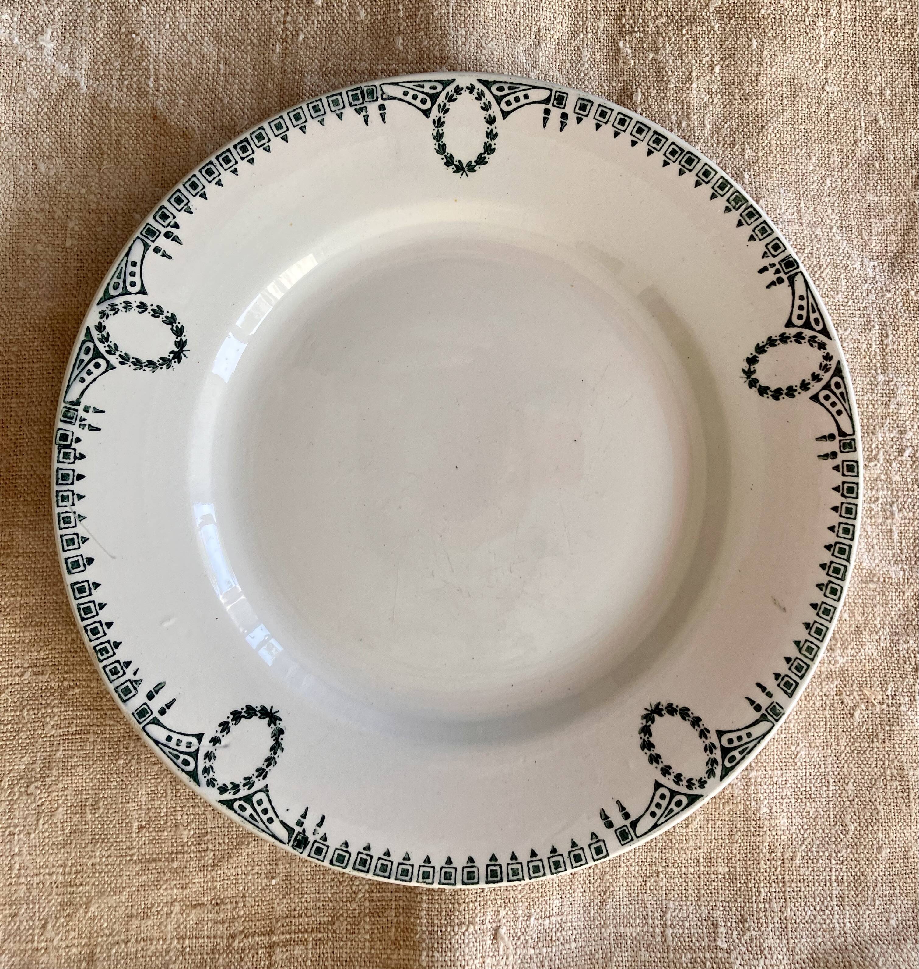 7 flat plates St Amand ironstone model 418