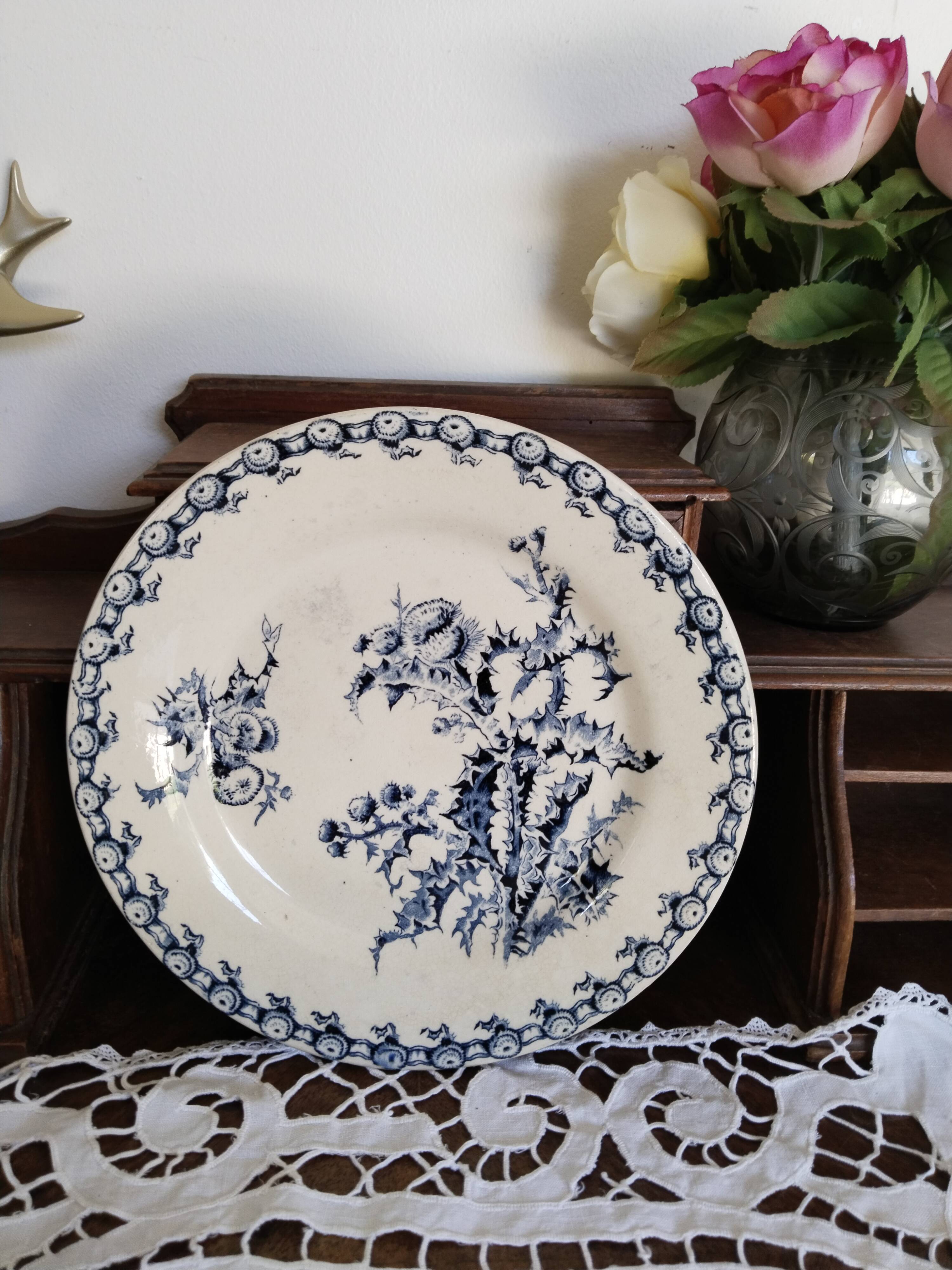 Gien earthenware plate, Terre de fer, Chardons model