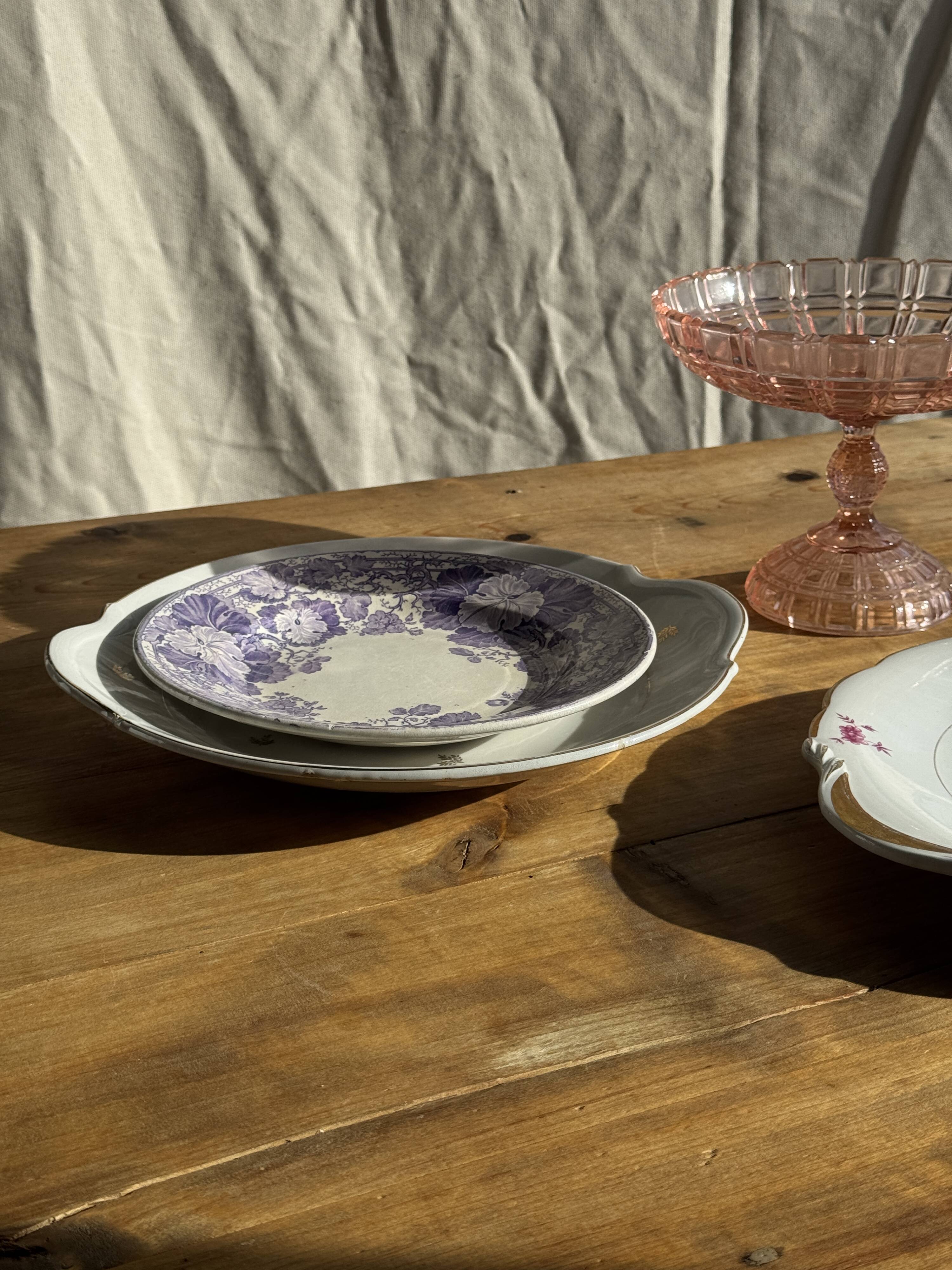 Pink glass coupe footed H20 D 15.5