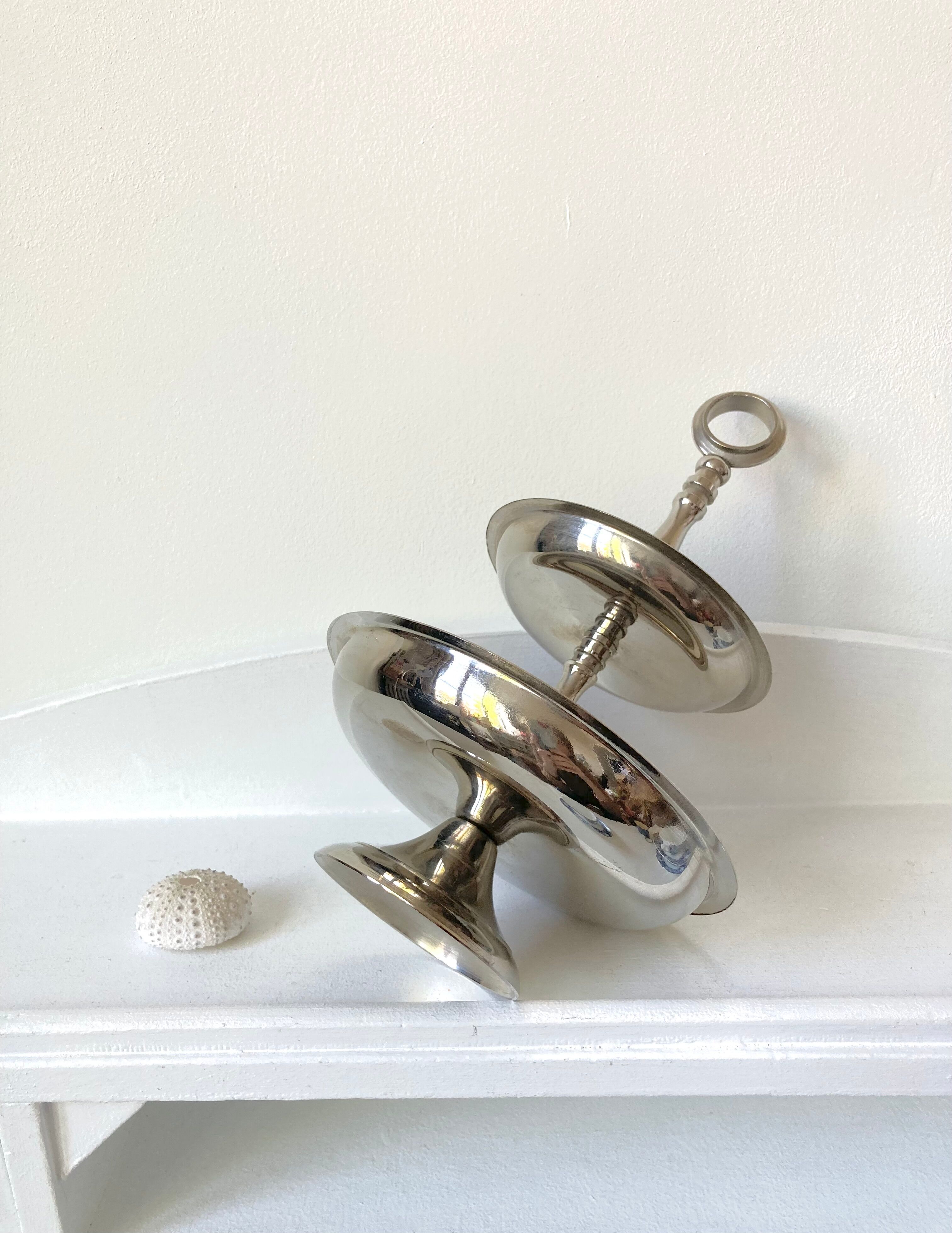 Two-tray display servant