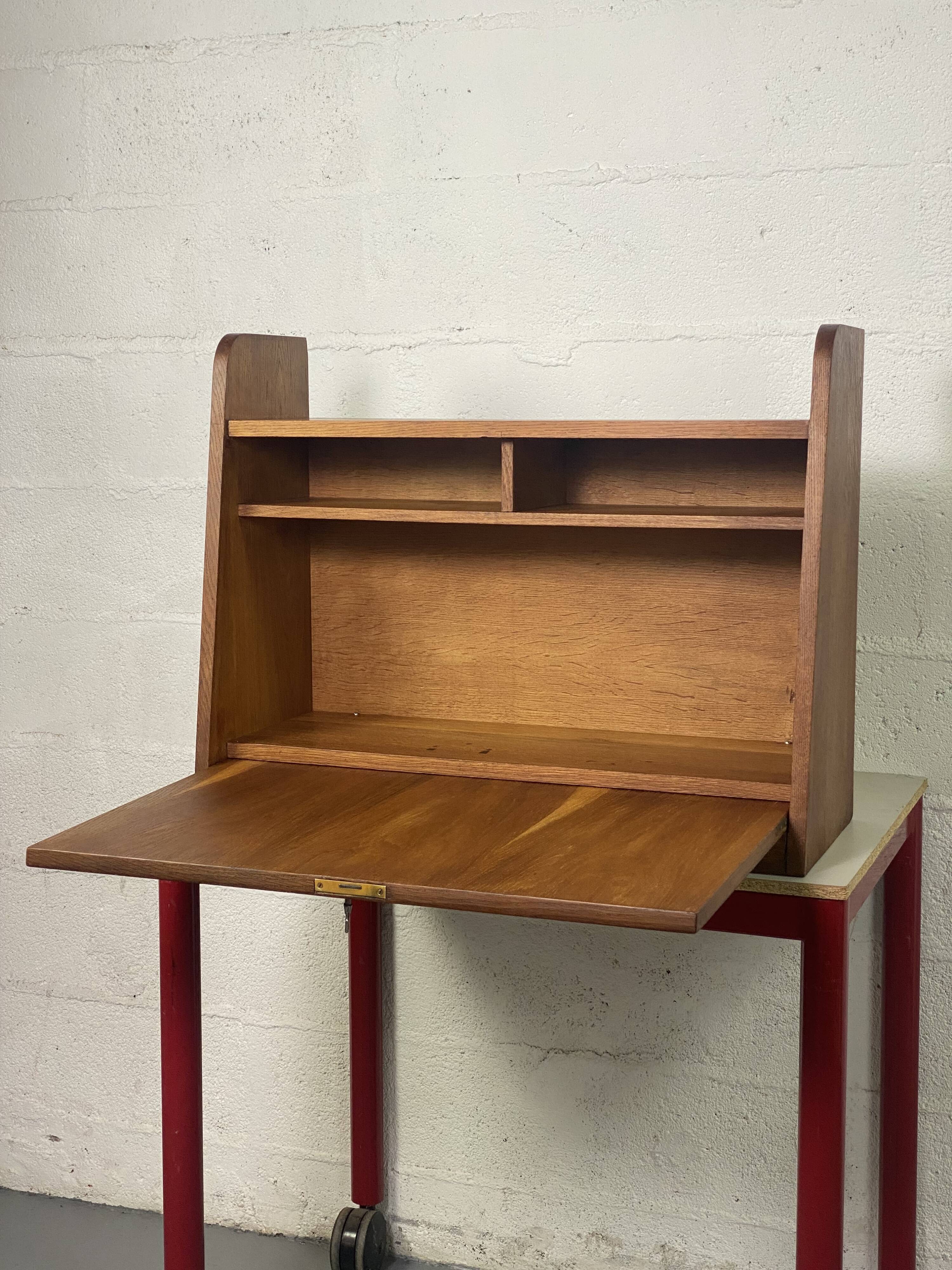 Wall secretary