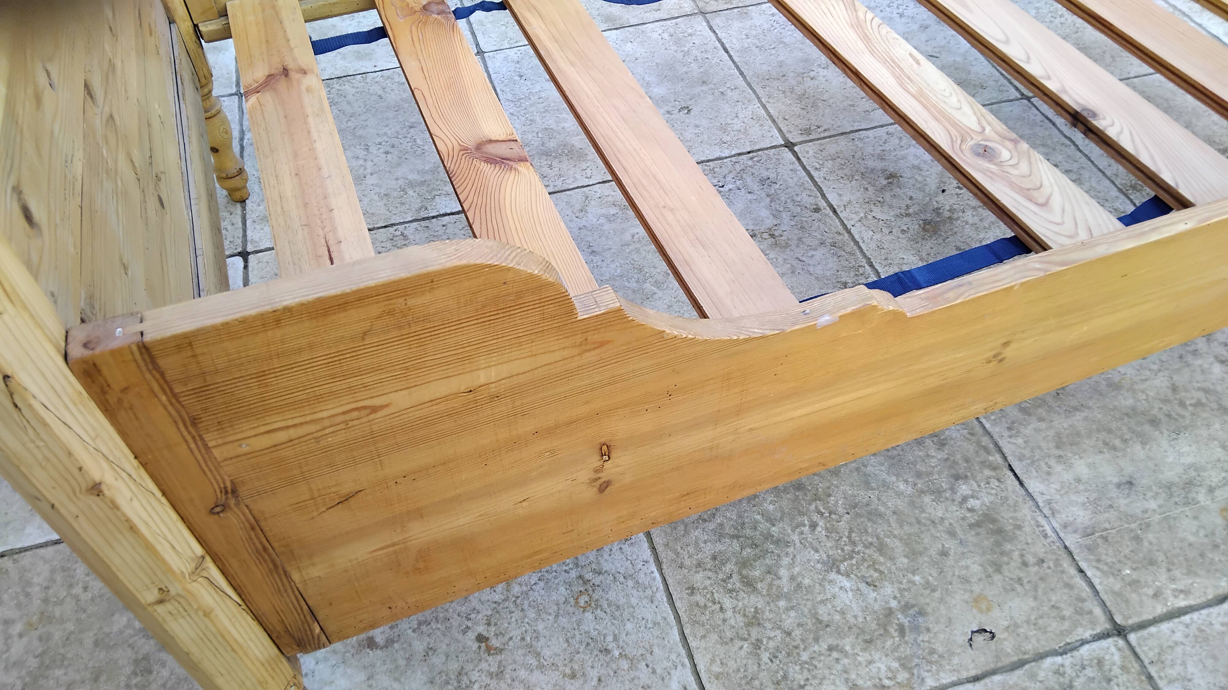 Ancien lit en pin chalet montage Savoie 1 personne vintage