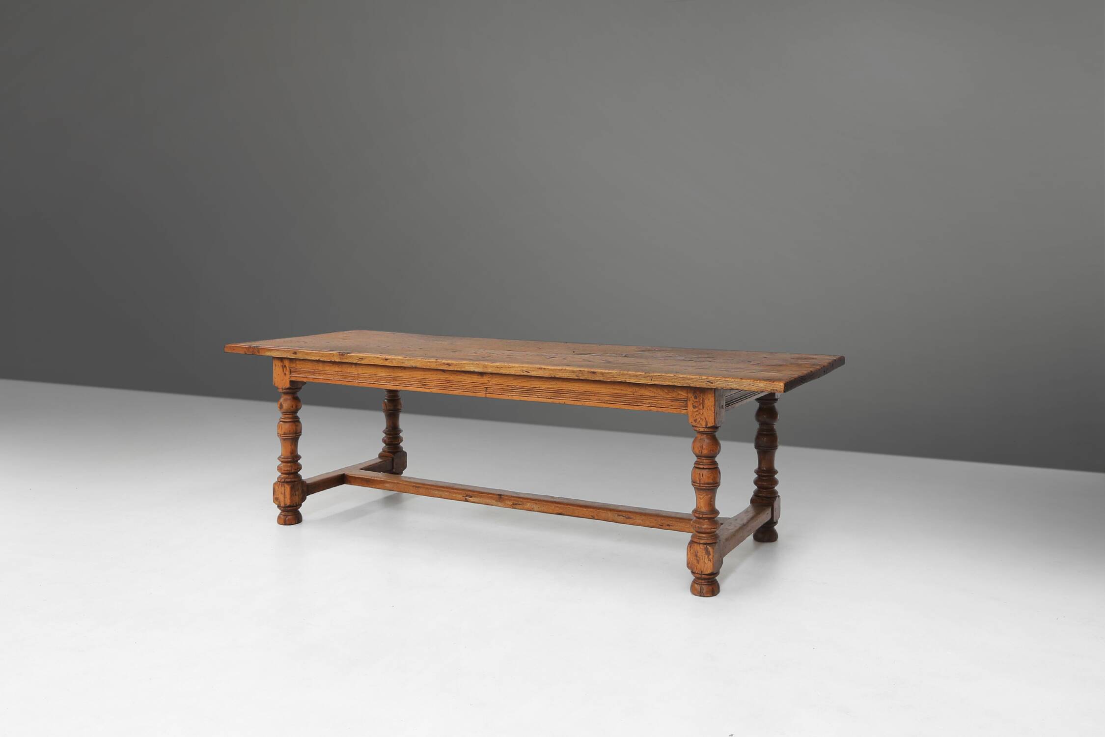 Table à manger française en chêne du XVIIIe siècle