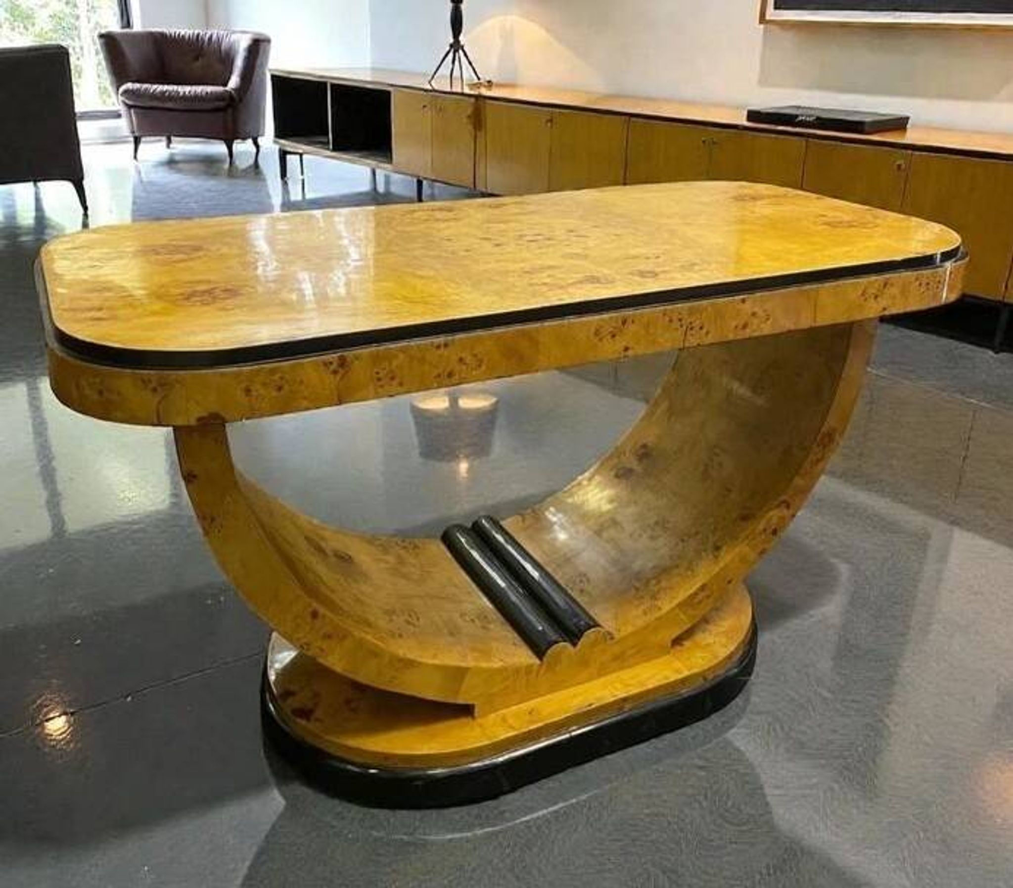 Console Art déco en loupe d’orme et bois d’hêtre