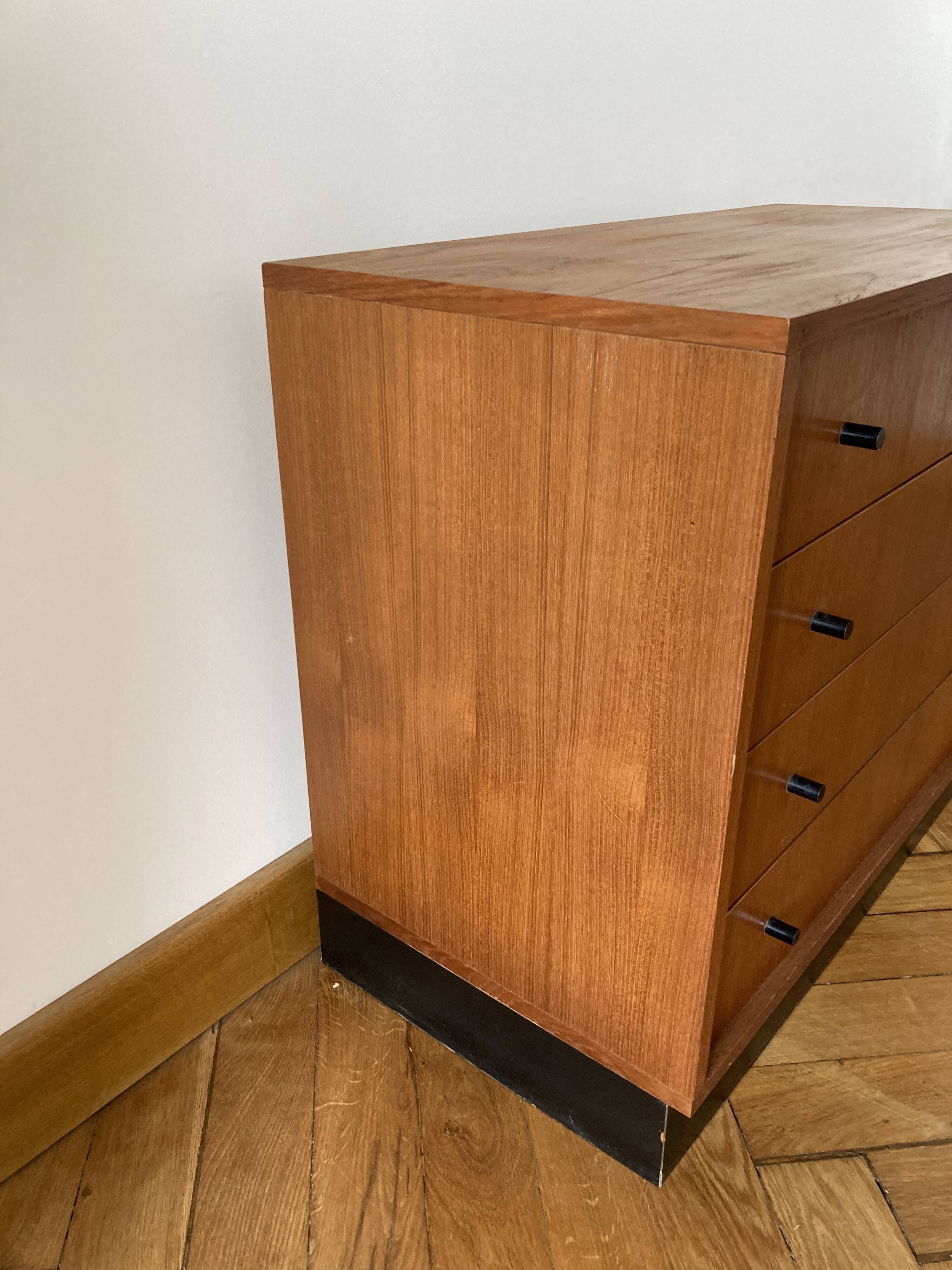 Scandinavian style chest of drawers