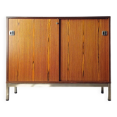 Meuble 2 portes coulissantes esprit F.Knoll, placage teck veiné.