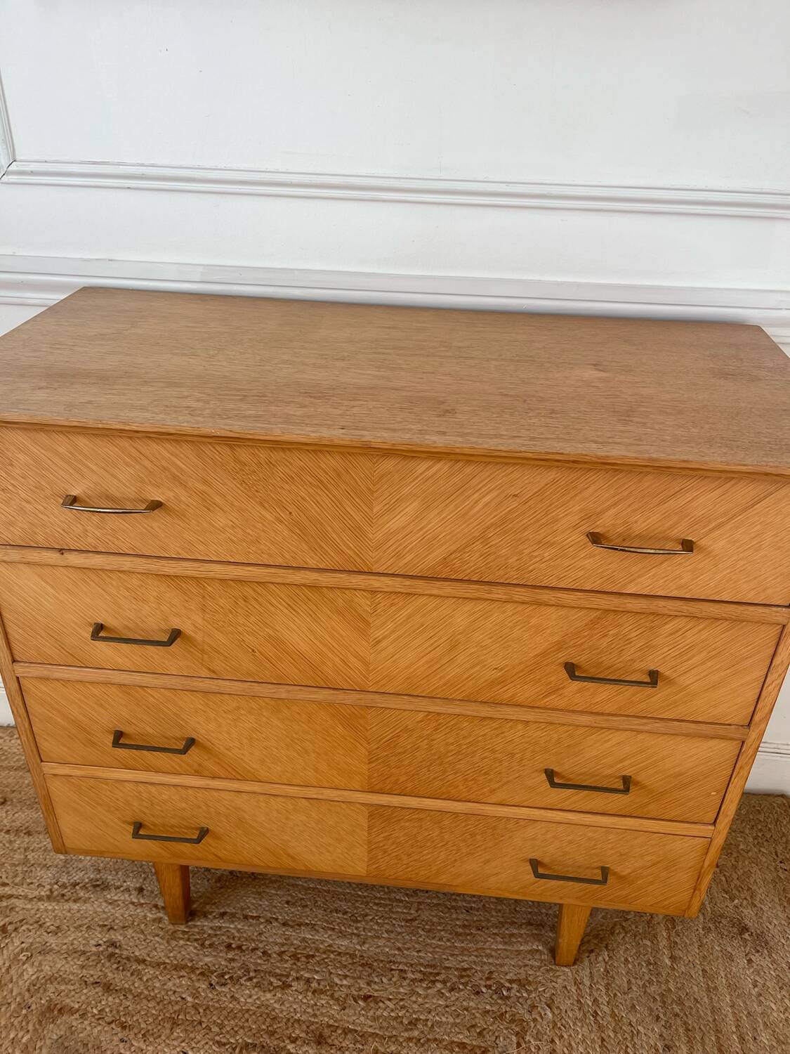 Vintage wooden chest of drawers with 4 drawers