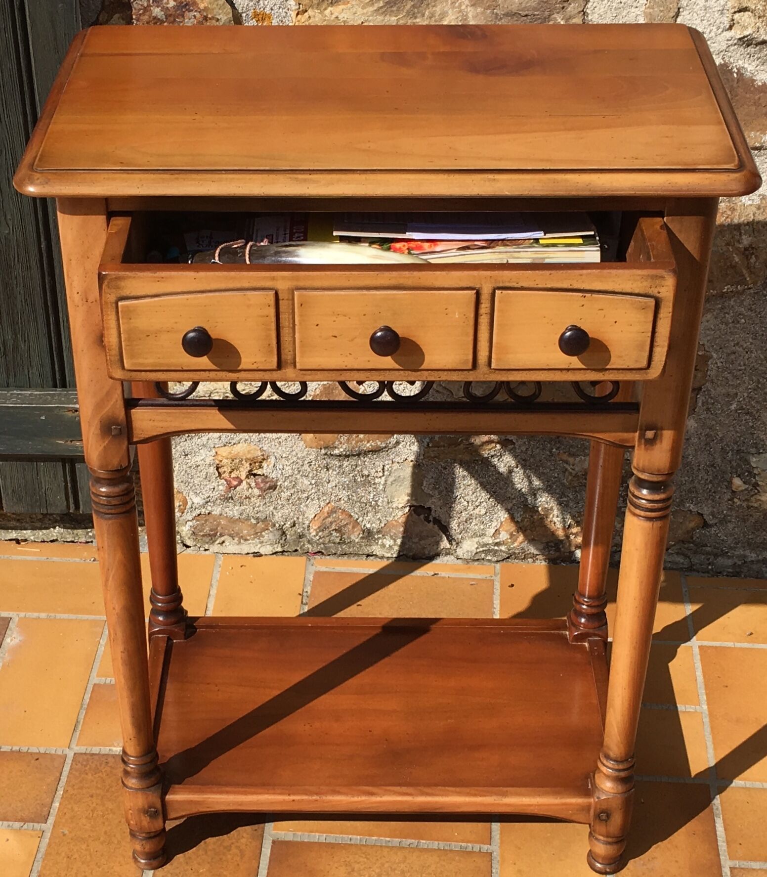 Meuble d'appoint téléphone
