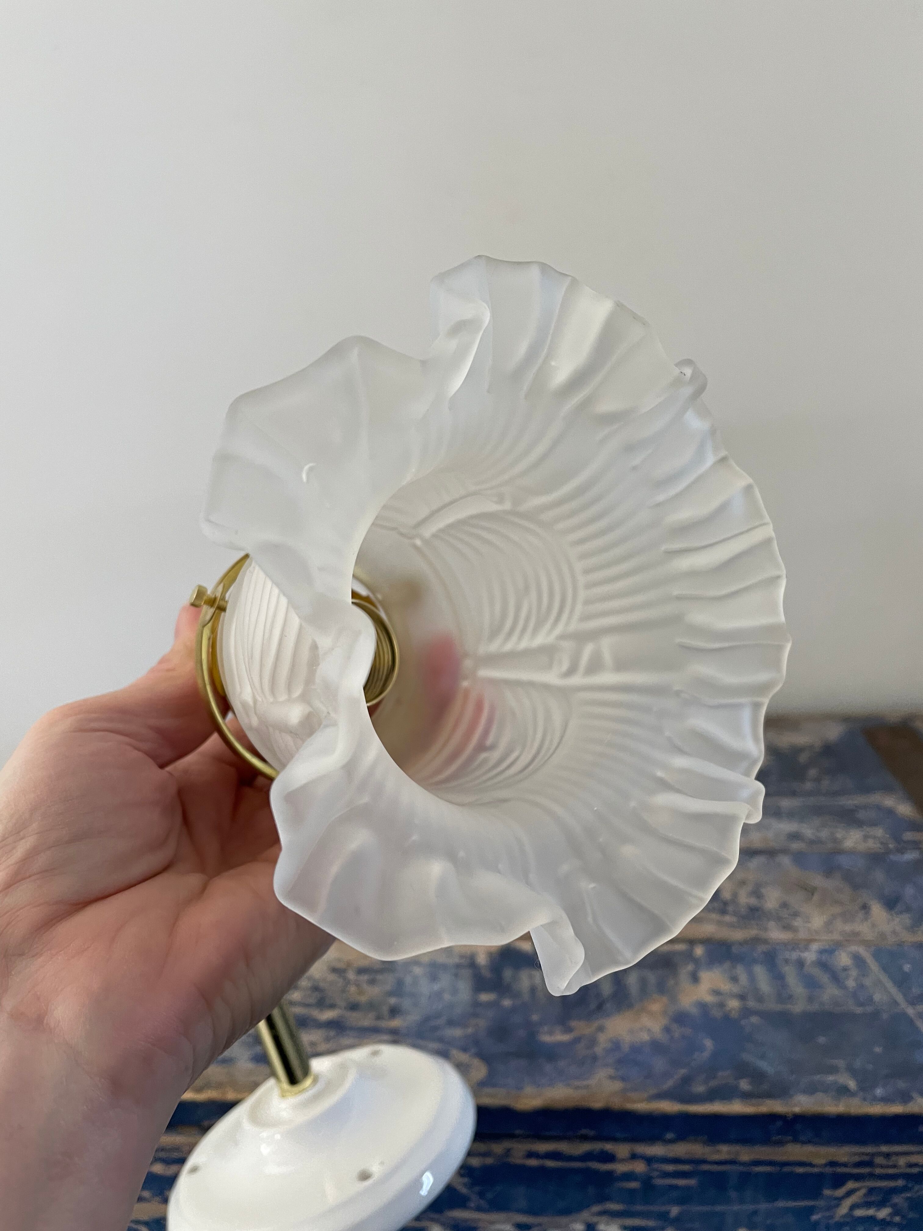 Paire d’appliques Art Déco en verre drapé électrifiées à neuf