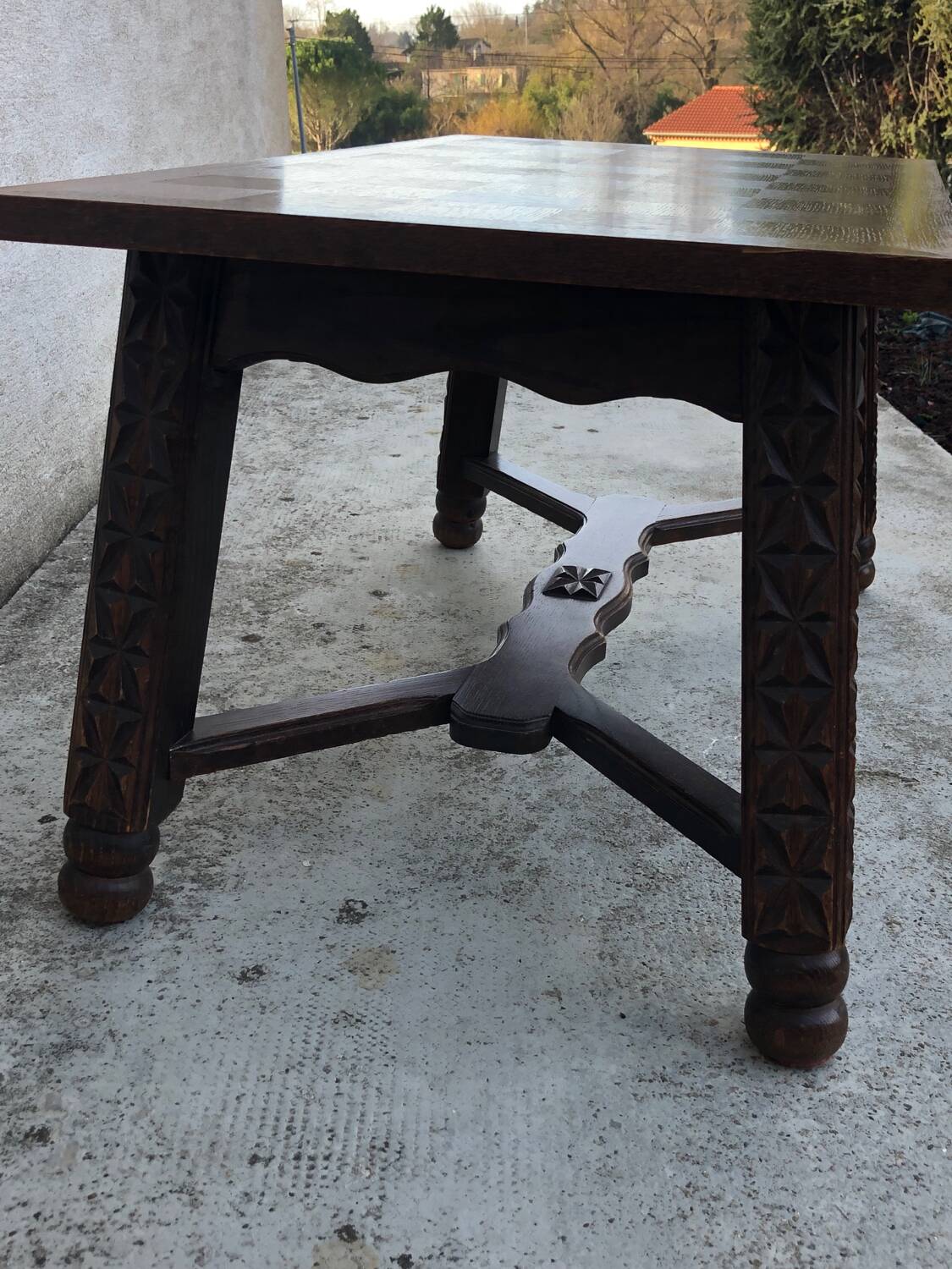 Very beautiful solid wood coffee table with pretty sculpture