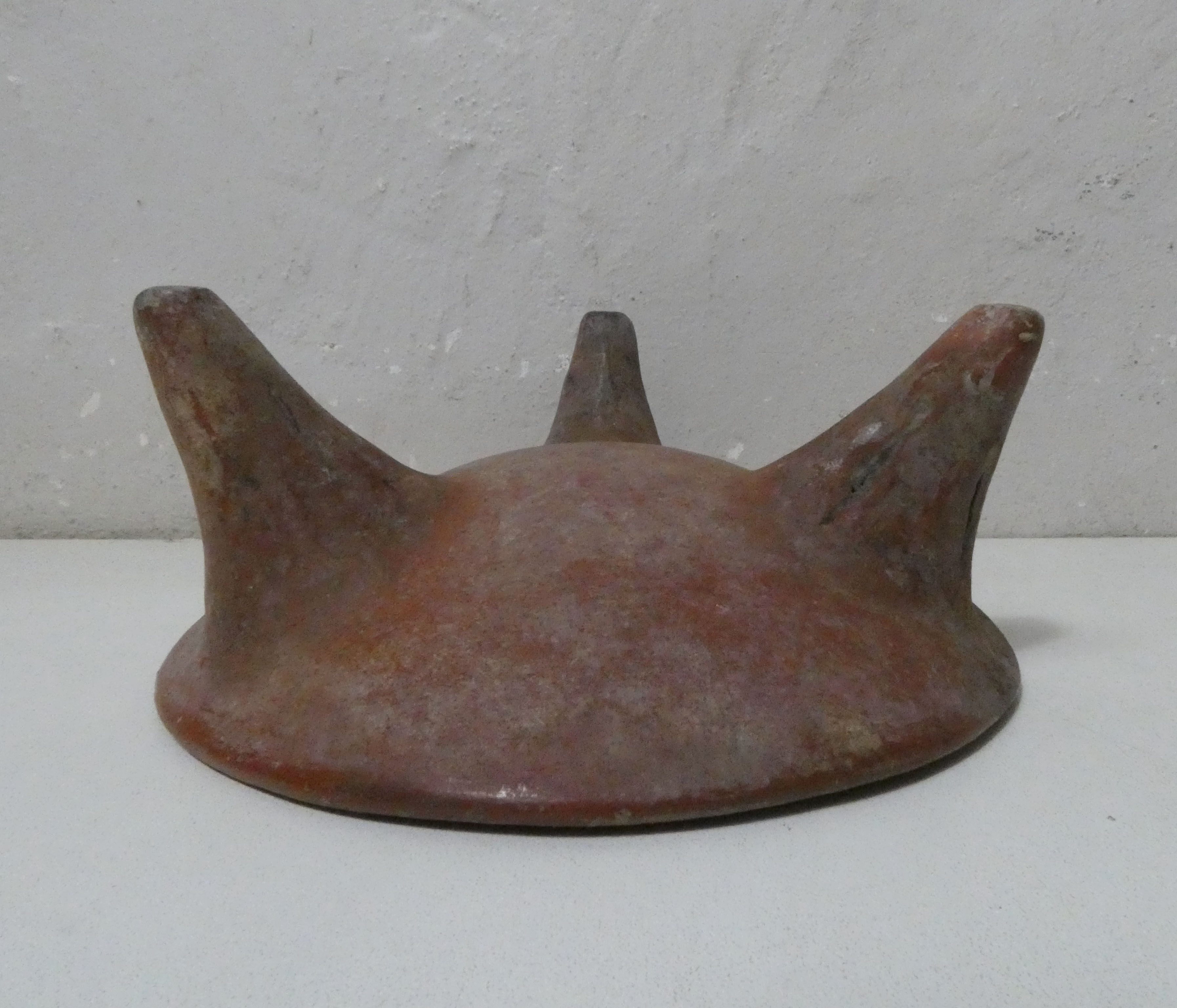 Ancient tripod bowl in terracotta pre-columbian art