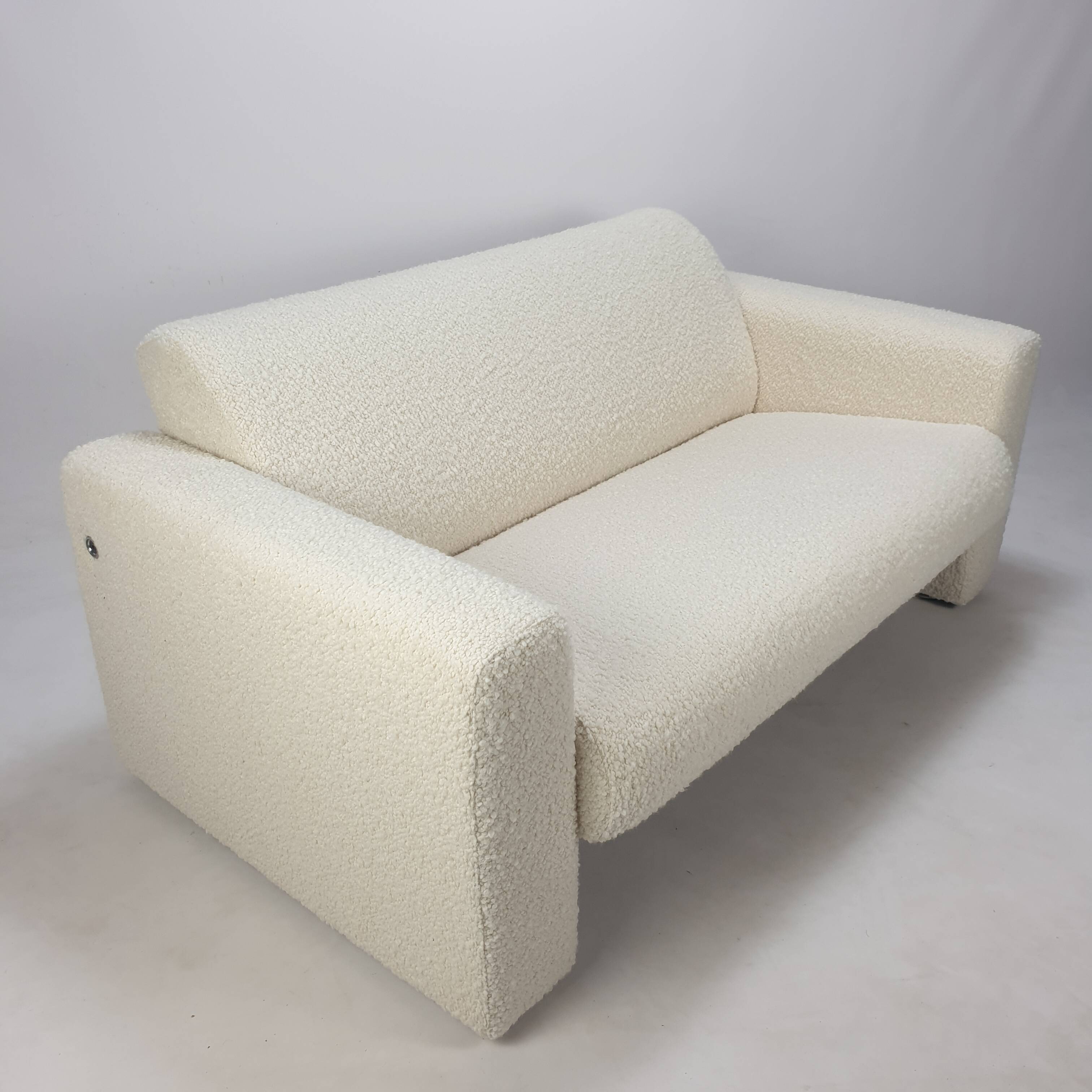 Artifort Model 691 Two-Seat Bench Upholstered in Soft Bouclé fabric, 1980's
