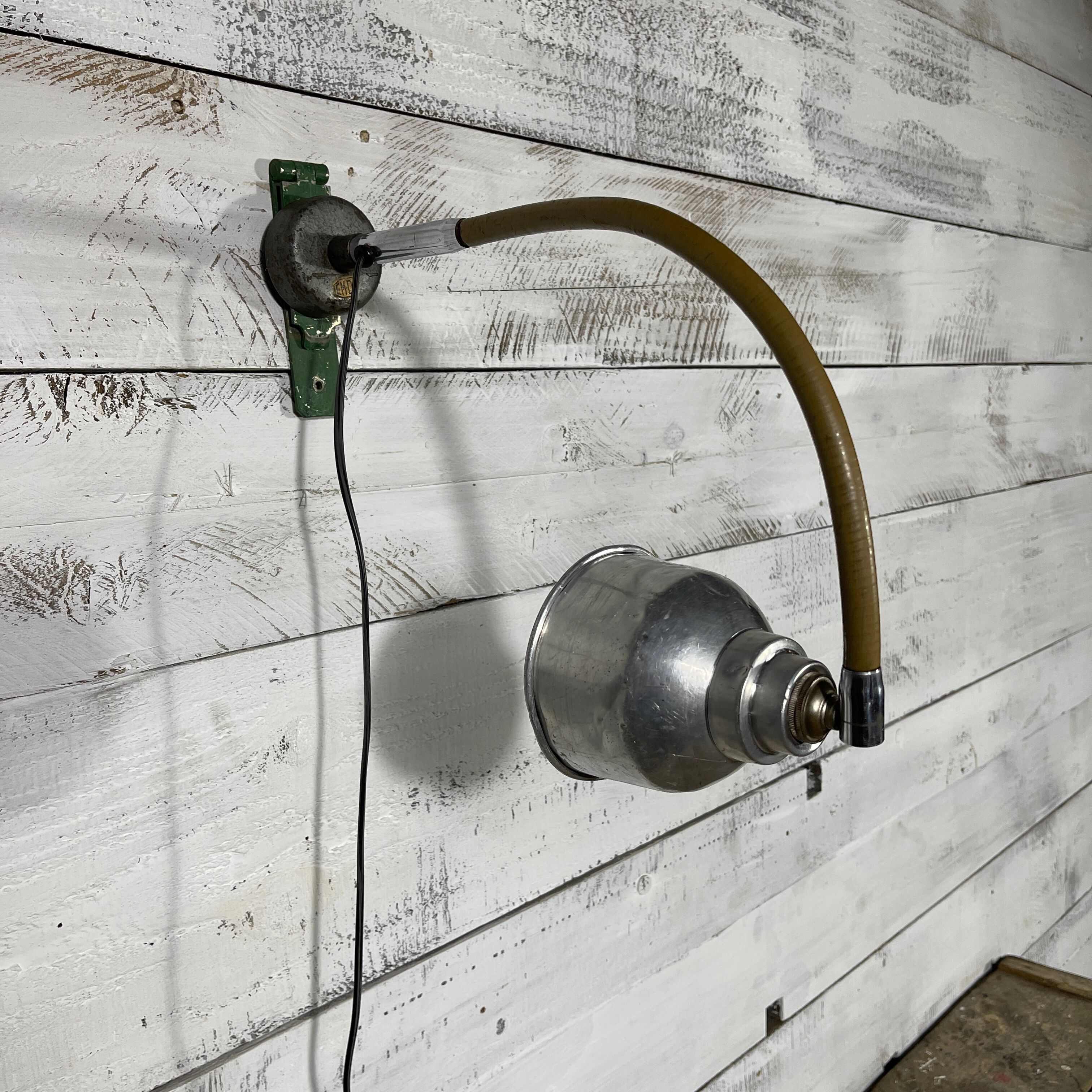 Magnetic and articulated lamp EM.DA