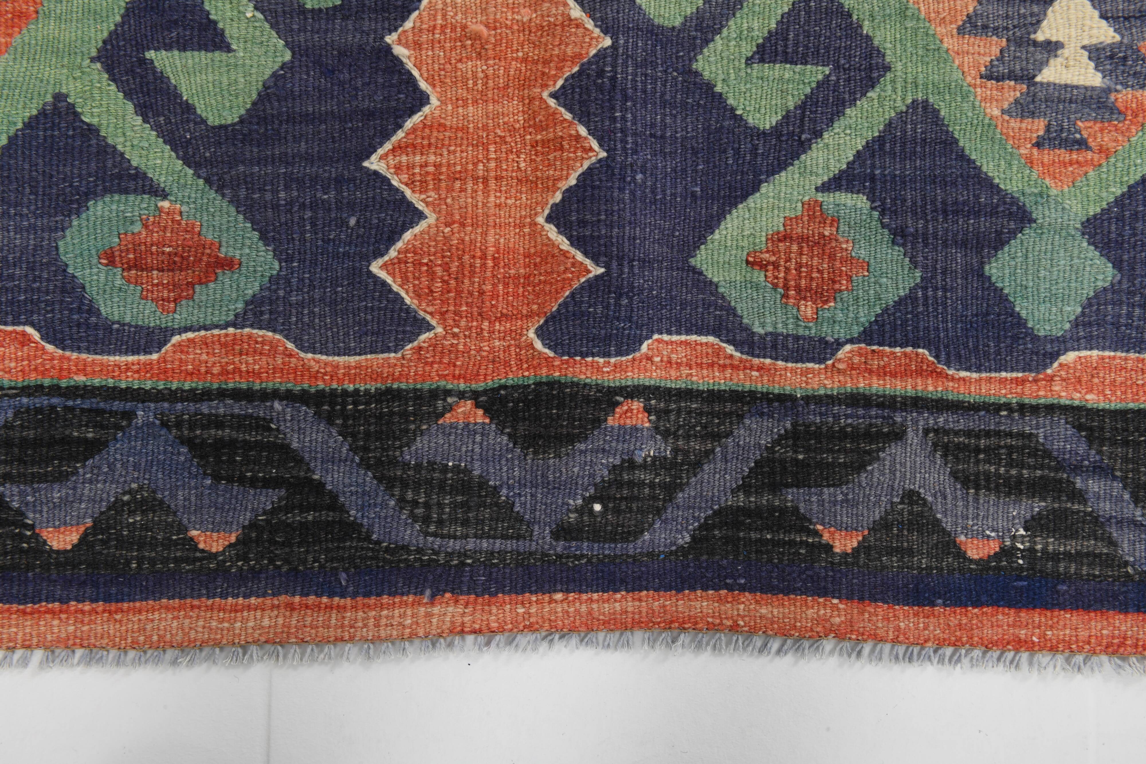 6x9 Red & Green Vintage Kilim Rug, 174x279Cm