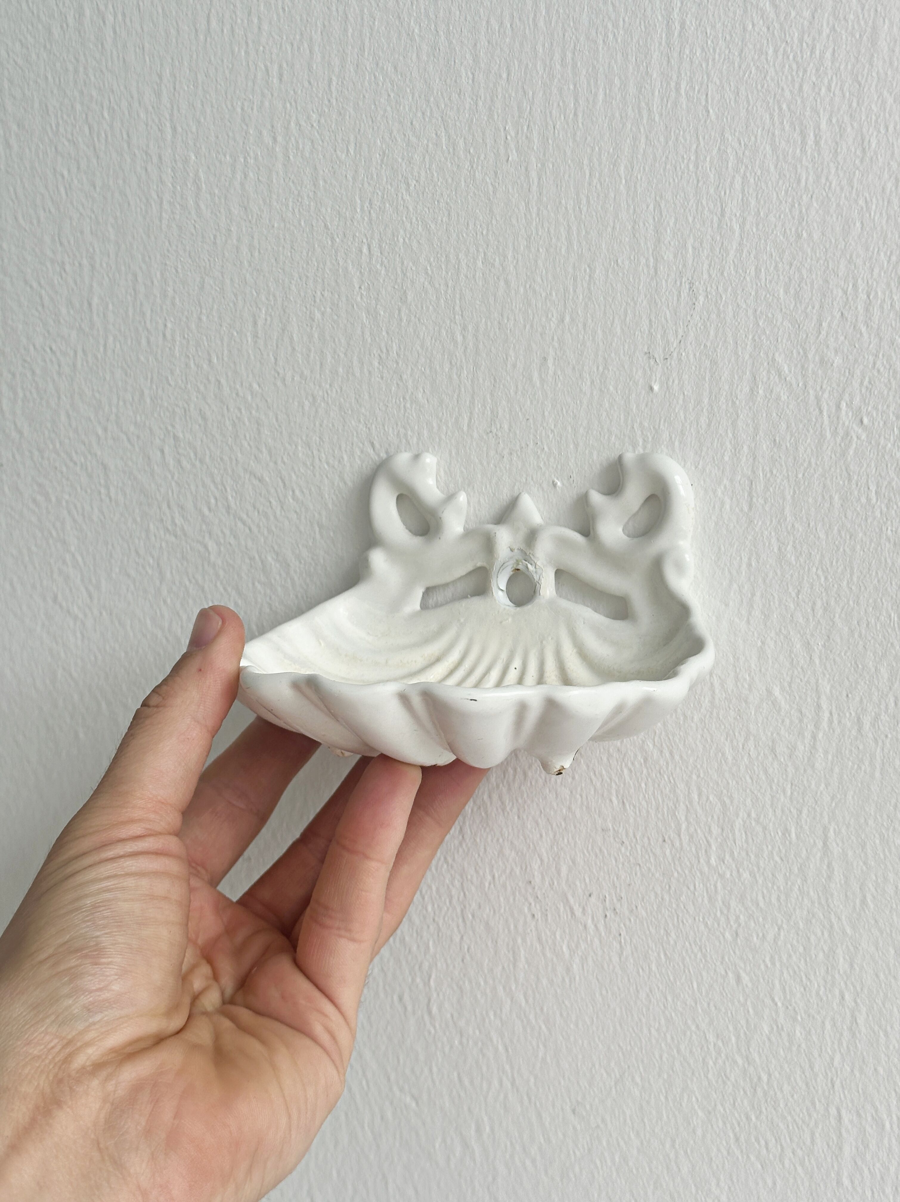 Bathroom décor, hooks, soap dish, white metal hangers.